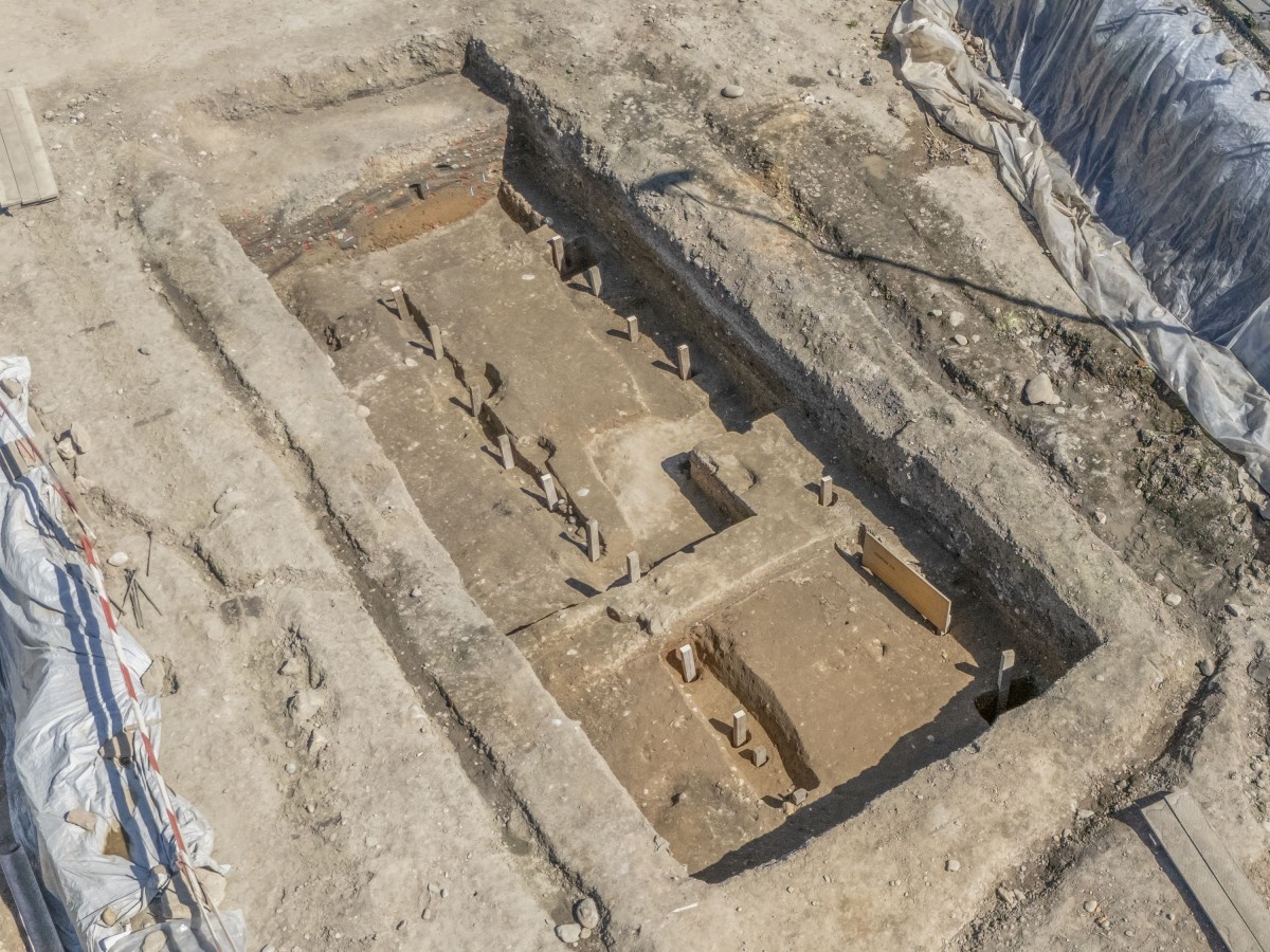 Überreste der Holz-Erde-Mauer des ersten Truppenlagers von Vindonissa