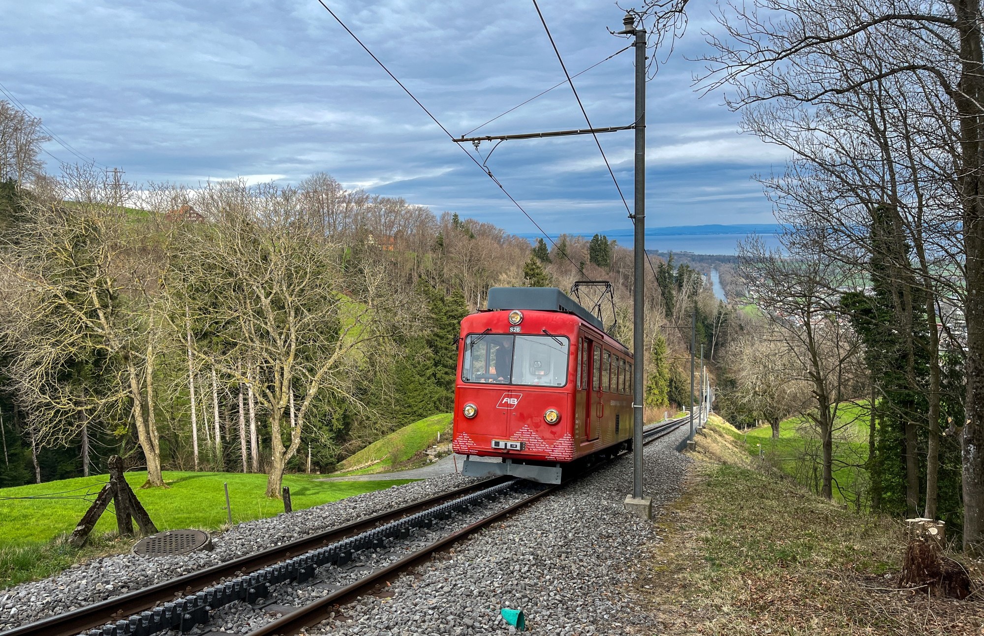 RhW Zug auf Strecke zwischen Rheineck und Walzenhausen