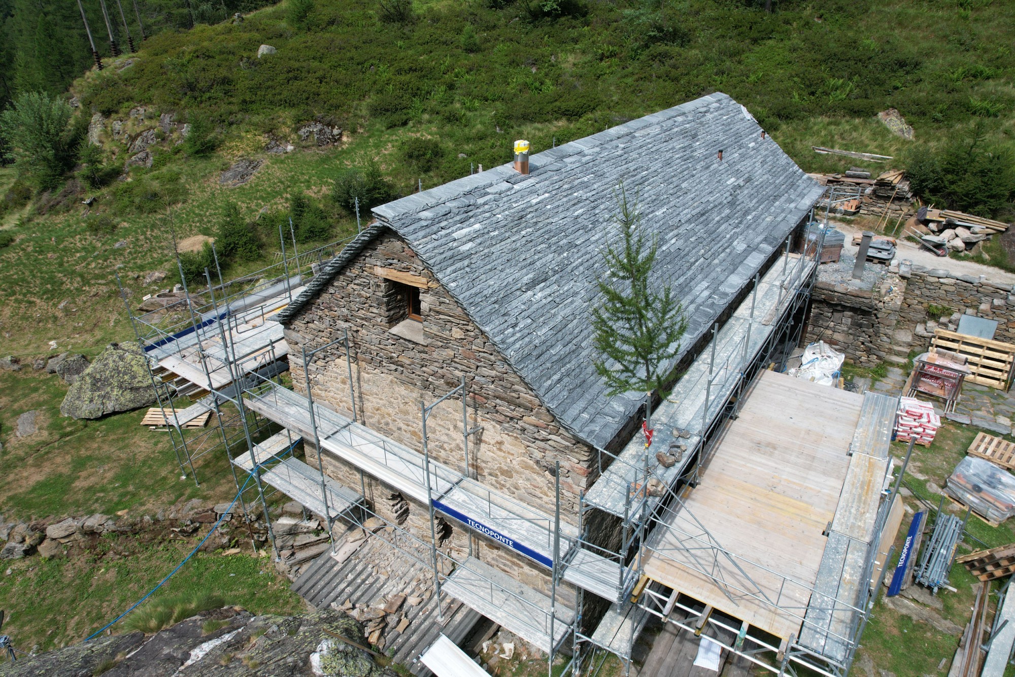 Wiederaufbau der Alloggio alpino Soveltra