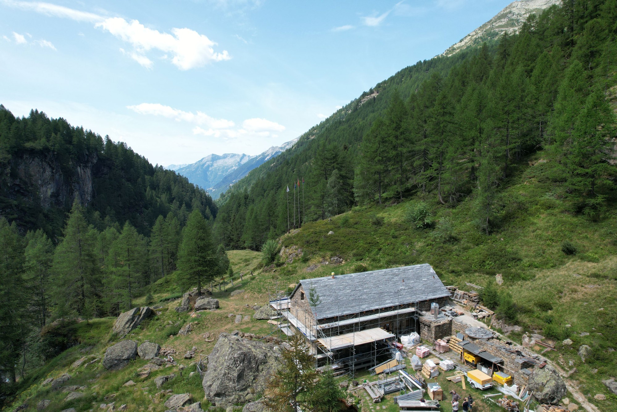 Wiederaufbau der Alloggio alpino Soveltra