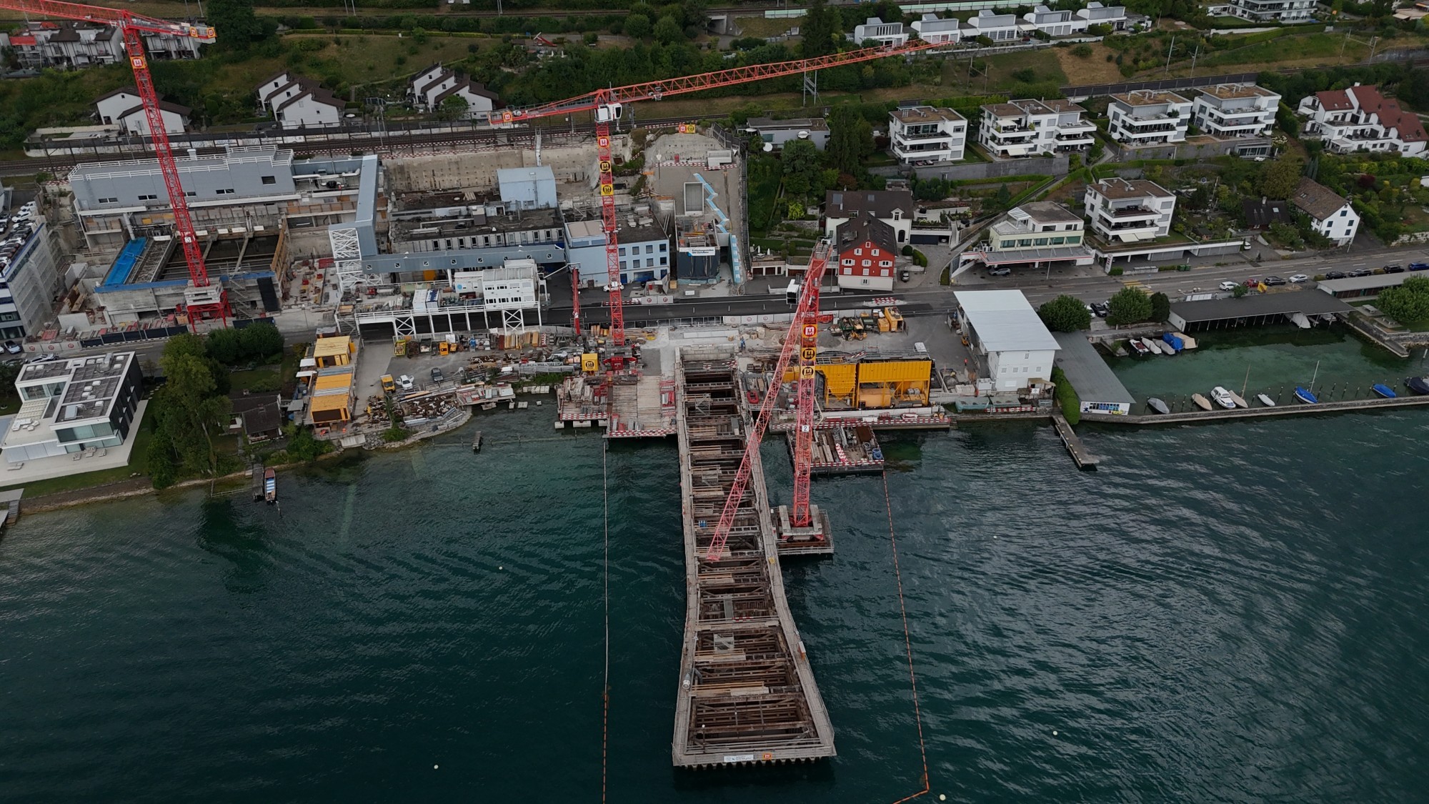 Baustelle Auslaufwerk im Zürichsee von Oben.
