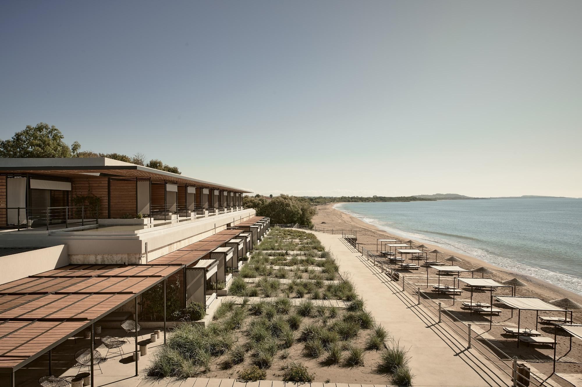 Dexamenes Seaside Hotel; Hotel und Strandbereich