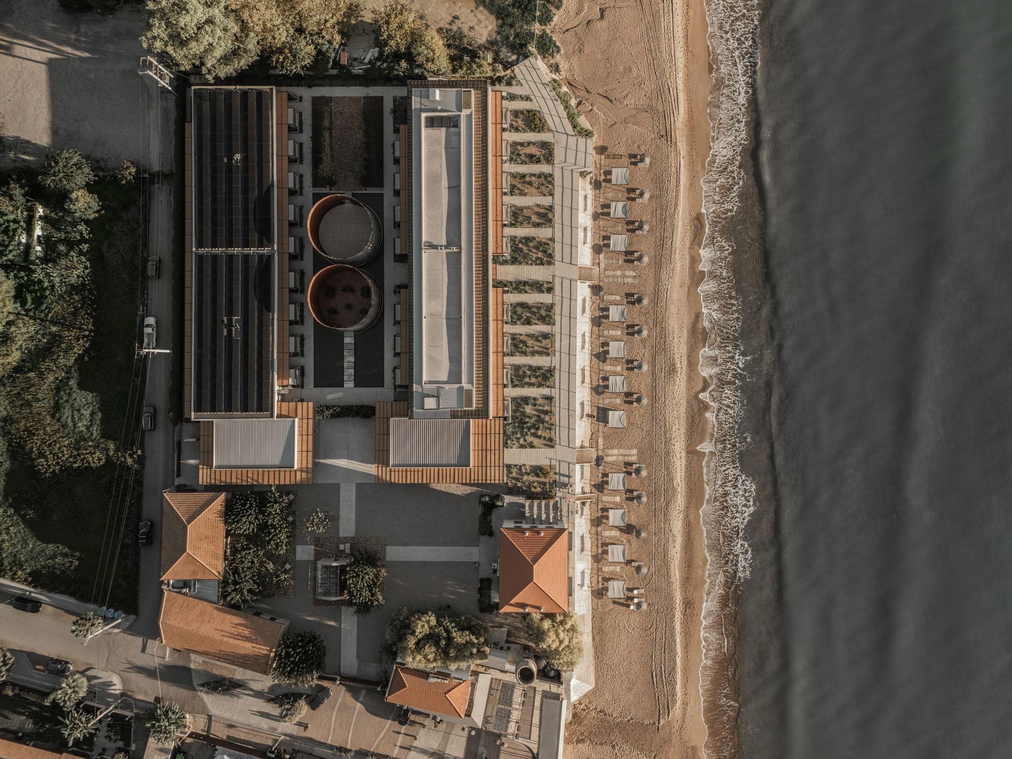 Dexamenes Seaside Hotel; Gesamtansicht von oben