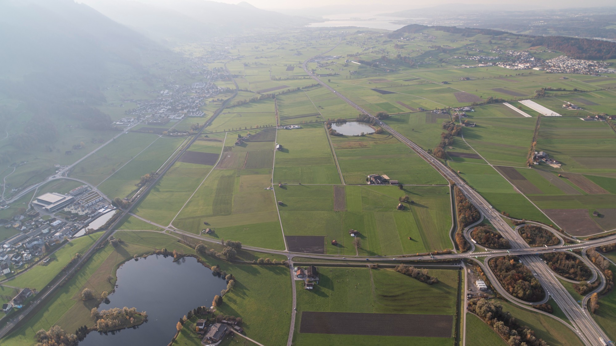 Autobahnanschluss Reichenburg in Blickrichtung Wangen und Obersee