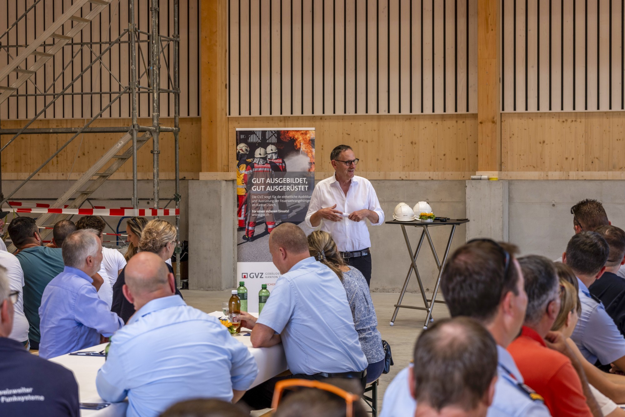 Sicherheitsdirektor Mario Fehr bei Aufrichte neuer Brandschutzanlagen in Andelfingen