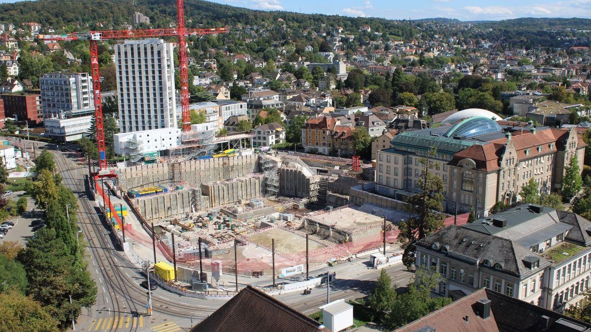 Luftbild Baugrube für das Forum UZH