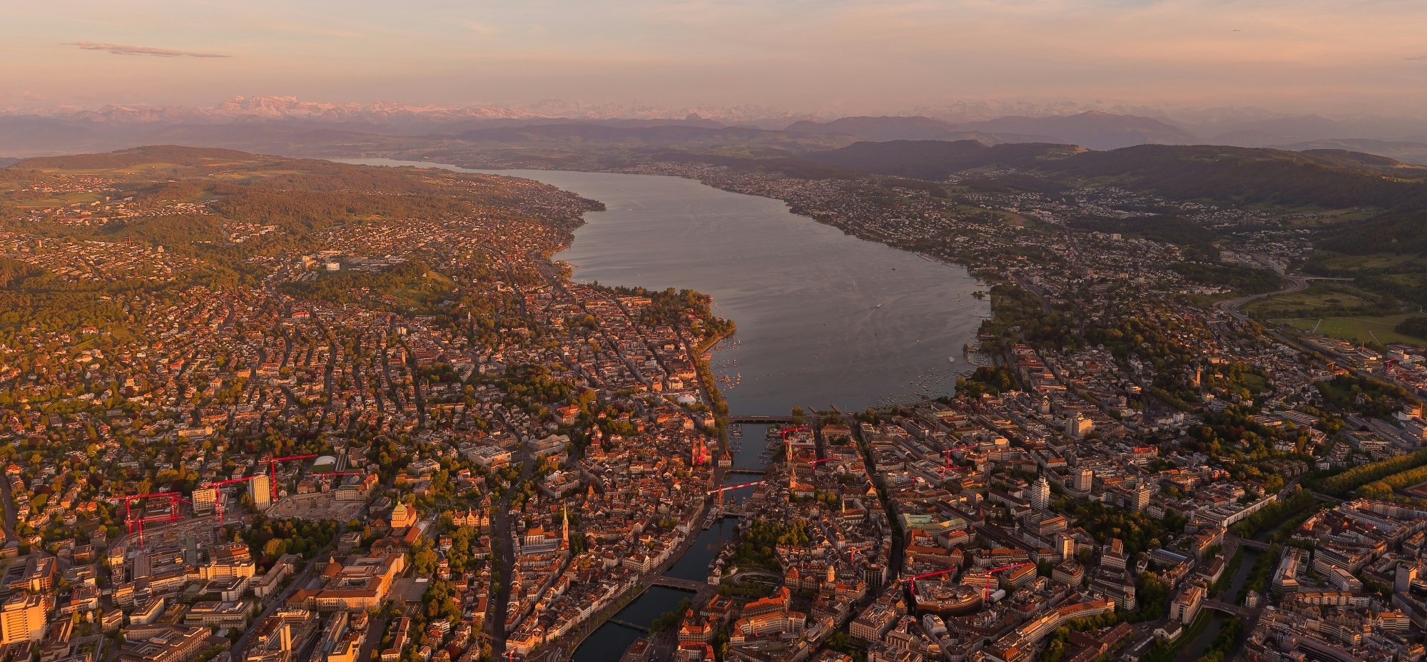 Blick auf Zürich und Seebecken.