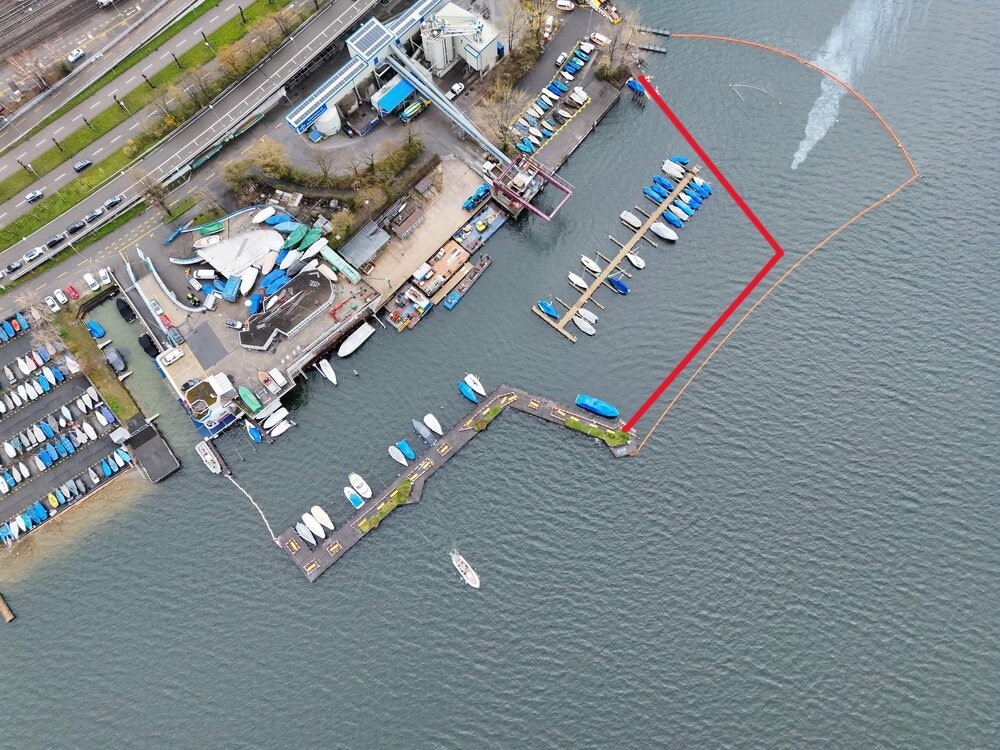 Luftbild gesunkene Mole im Hafen Tiefenbrunnen