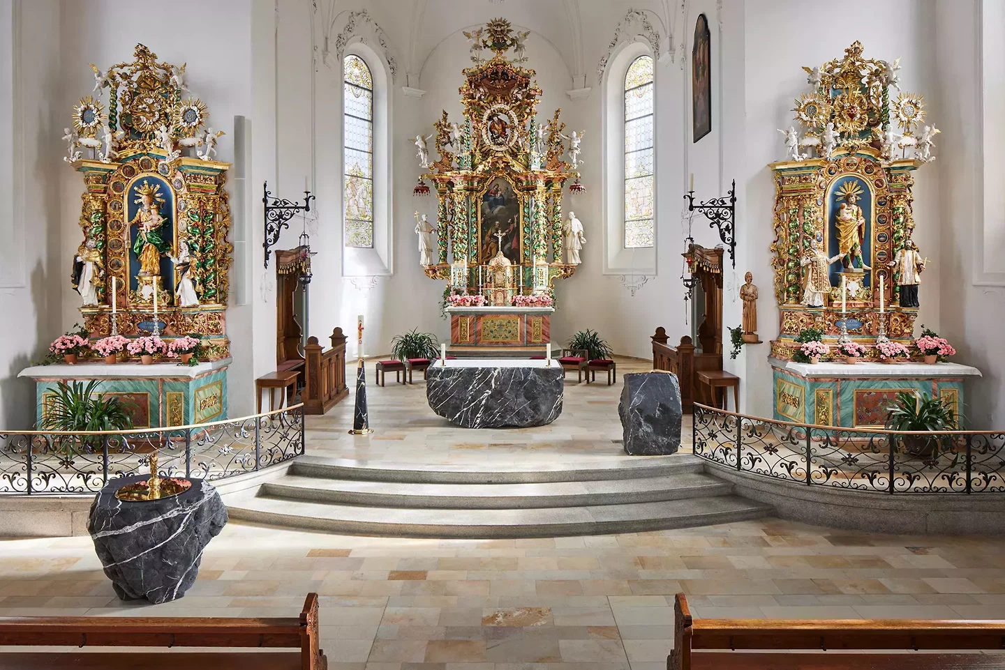 Kategorie Innenarchitektur: Liturgisches Mobiliar Kirche St. Anna in Schindellegi SZ von Frédéric Dedelley, Design & Innenarchitektur.