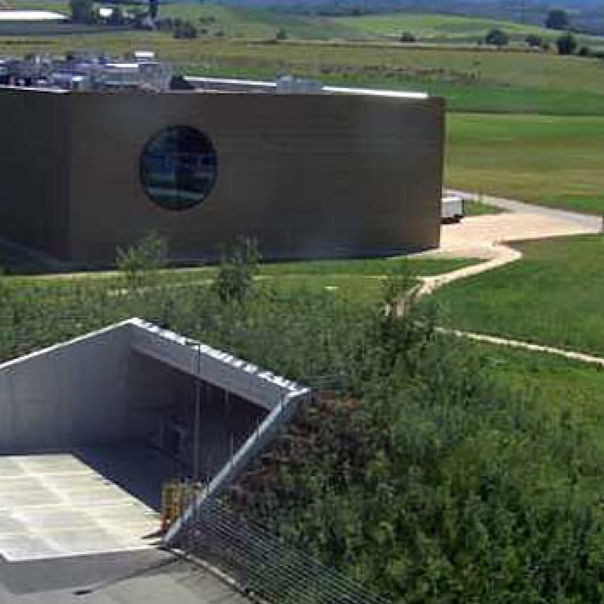 So sieht die Ricola-Webcam das neue Kräuterzentrum (Bild: pd)