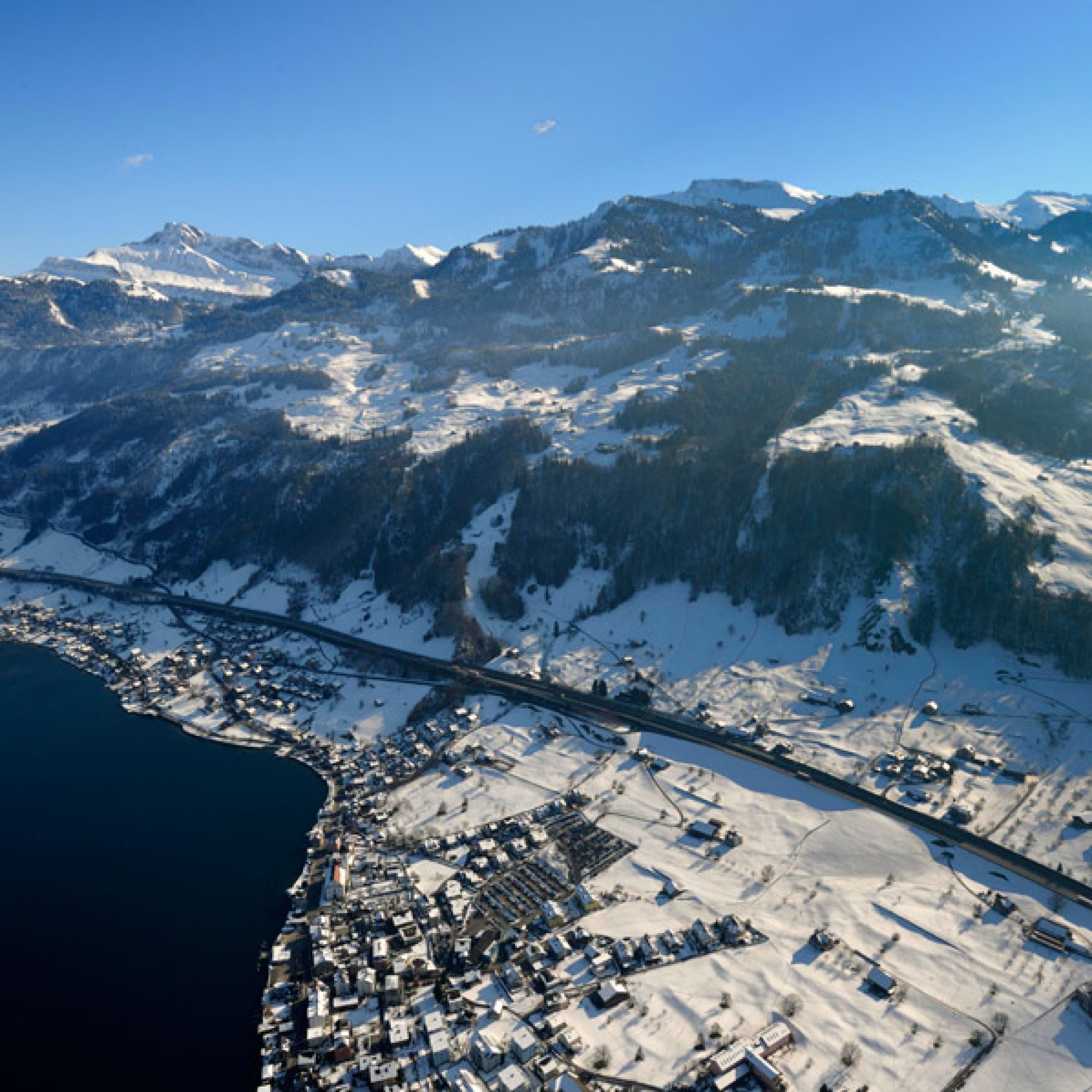 In Nidwalden soll preisgrünstiges Wohnen gefördert werden. Dies gilt auch für das idyllisch gelegene Beckenried am Vierwaldstättersee. (Nidwalden Tourismus, wikimedia.org, CC)