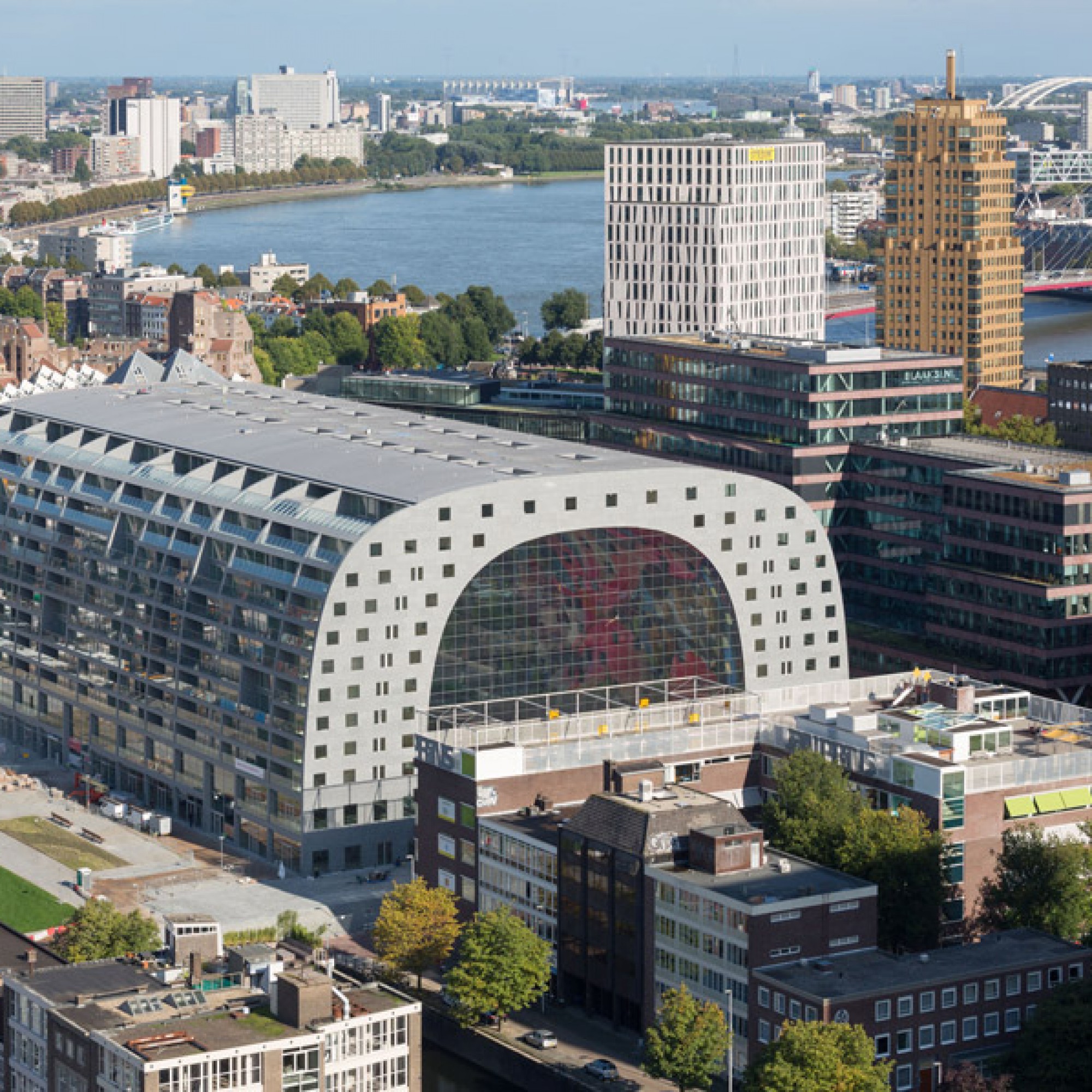 "Horn of Plenty" oder zu Deutsch Füllhorn heisst das Werk der beiden; Ein Name, der auch zur Form und Zweck der Halle passt.