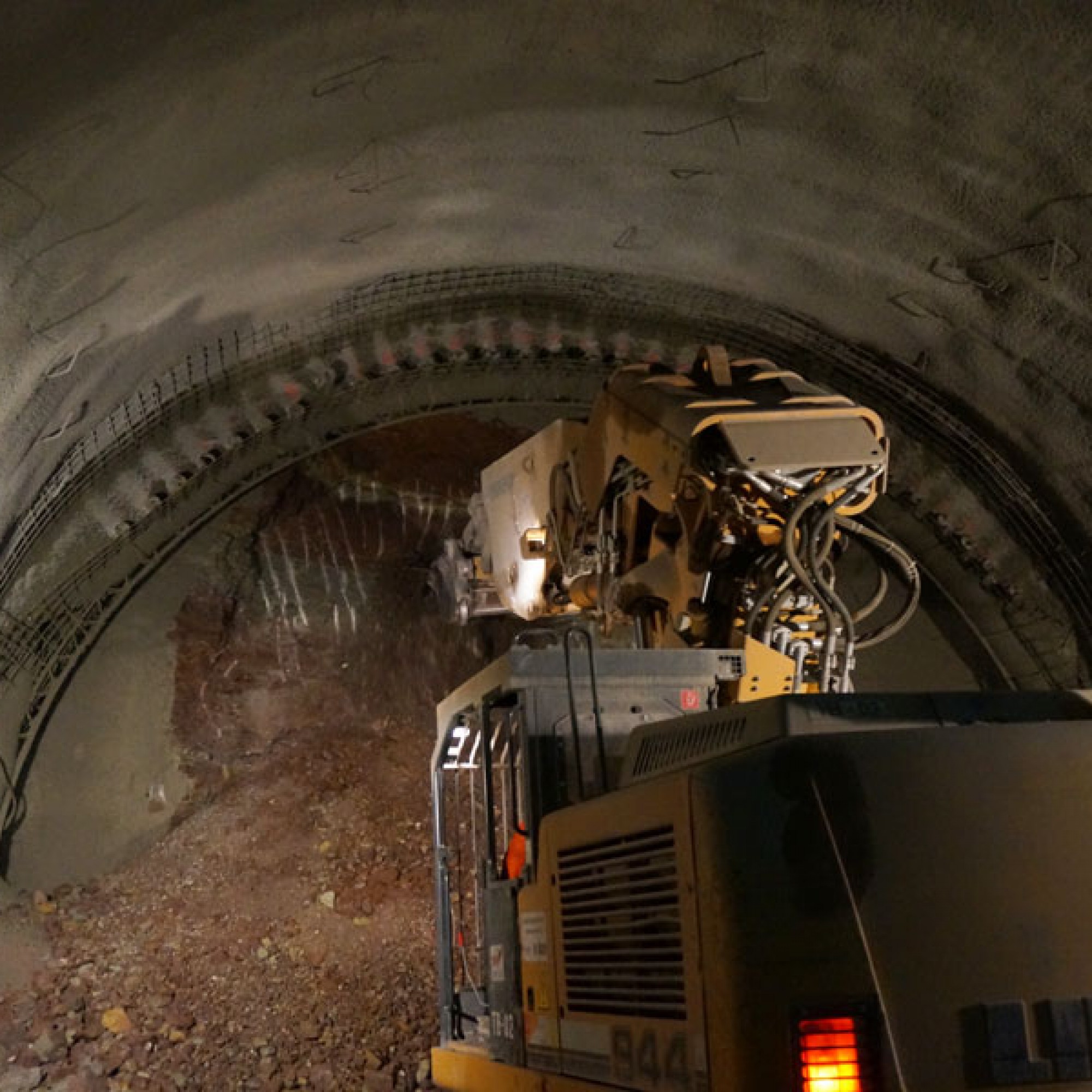 Hier kommt der Liebherr-Raupenbagger «R 944 C Tunnel» zum Einsatz.