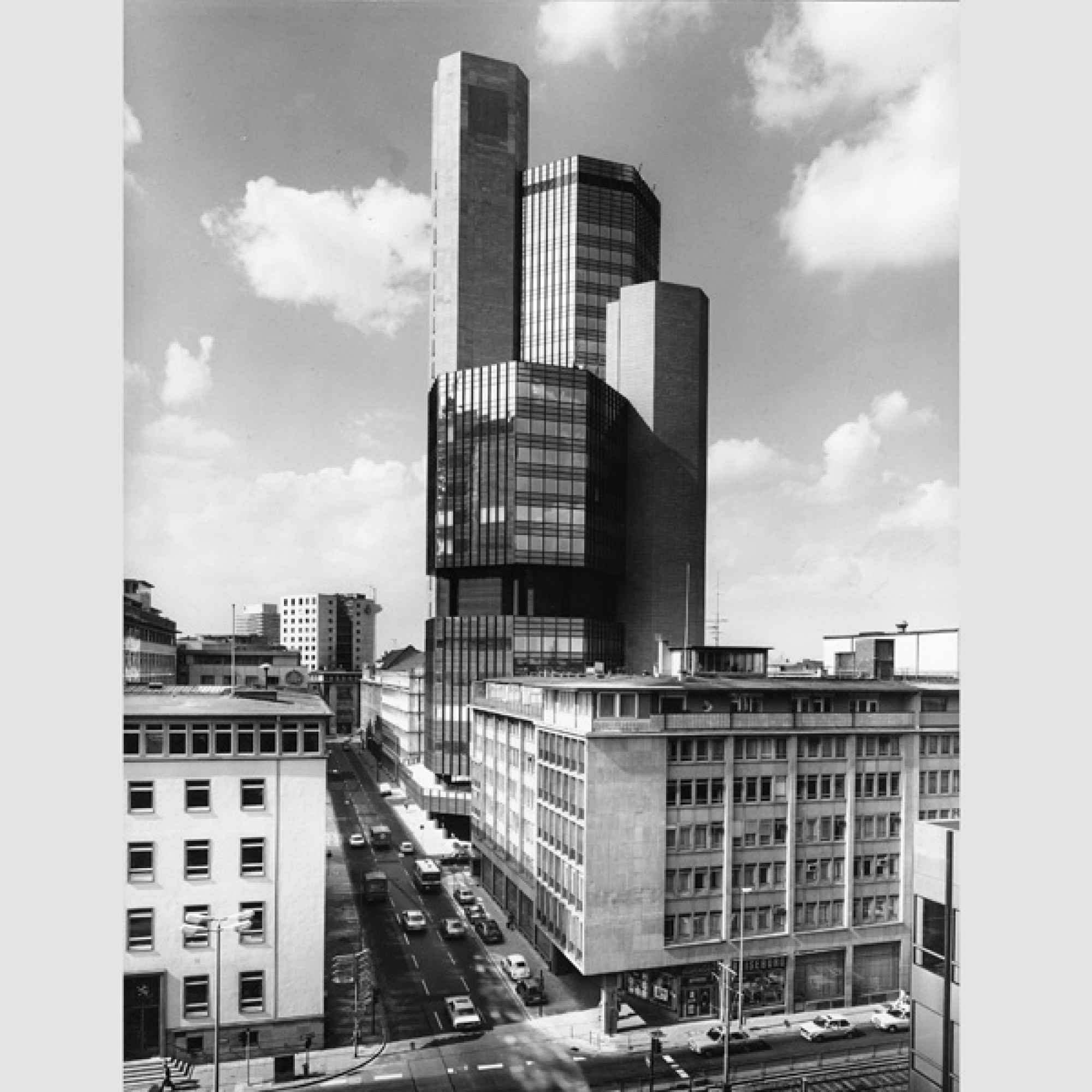 Helaba-Hochhaus, Otto Apel, Rudolf Letocha, William Rohrer, Martin Herdt (Klaus Meier-Ude, 1977)