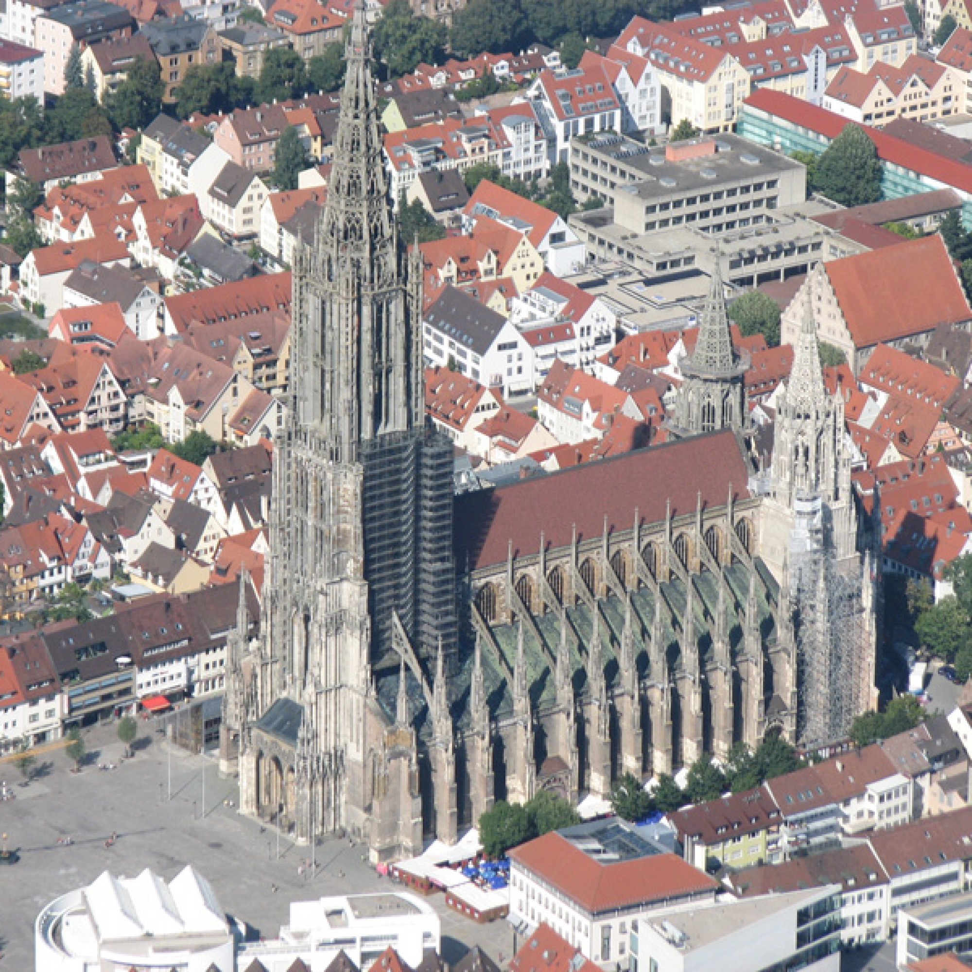 Ulmer Münster aus der Luft (wikimedia.org, Seematze, CC)