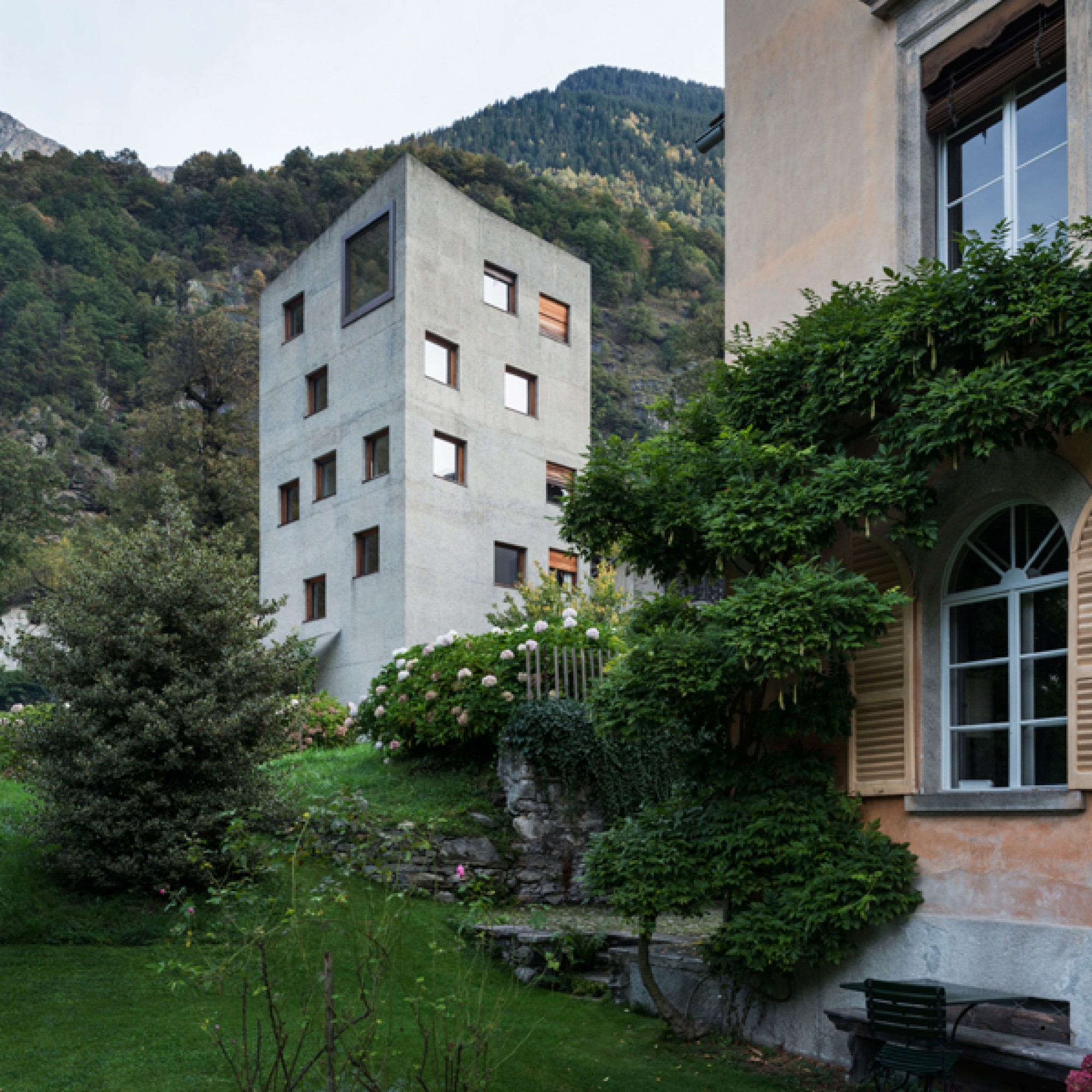 Verdichten im Dorfkern: Villa Garbald, Castasegna, Neubau Arch. Miller und Maranta, 2004 (Christian Beutler/ Keystone)