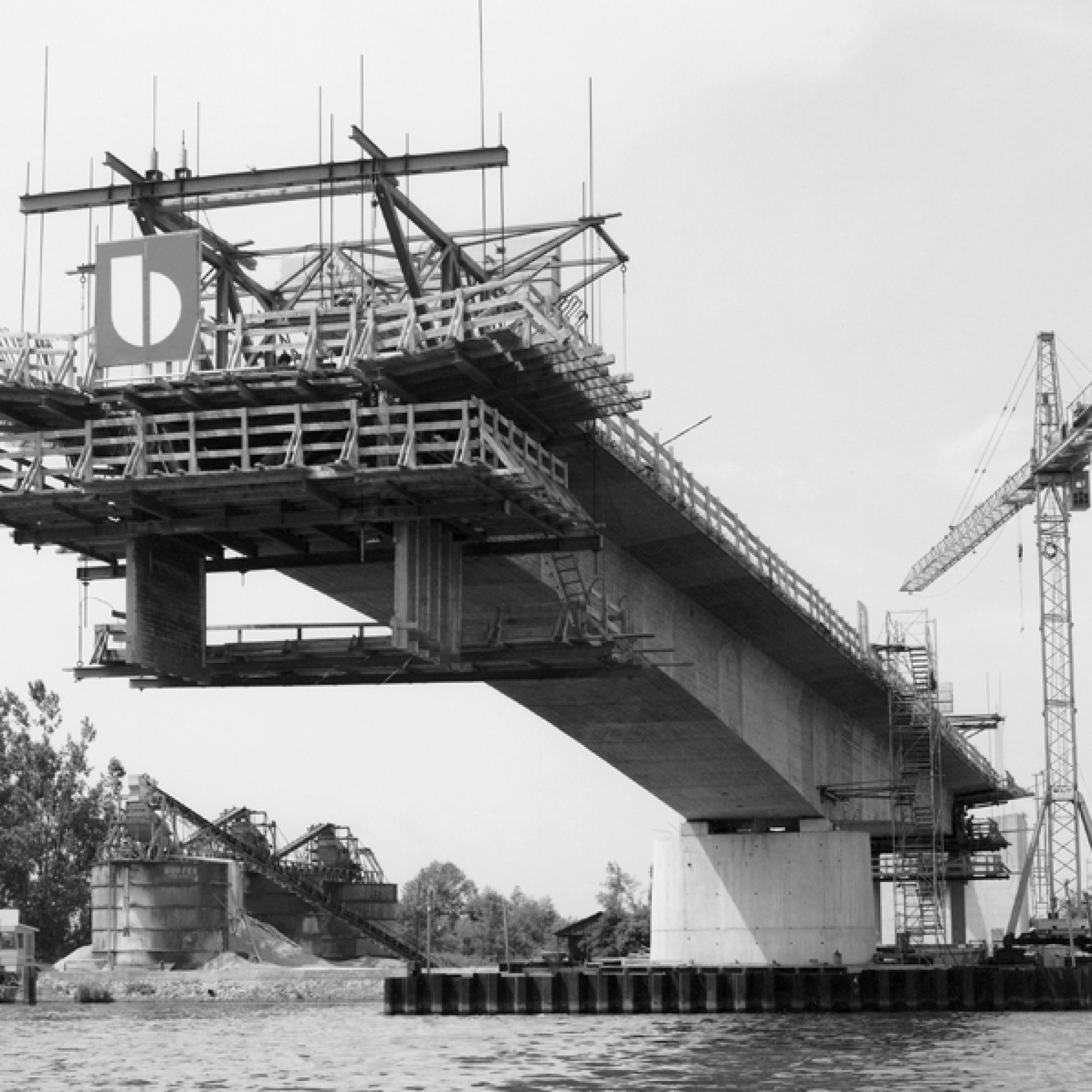 Freivorbau bei der Rheinbrücke am Palmenrain. (Reportagedienst Schöttle, Mannheim-Feudenheim / PD) 