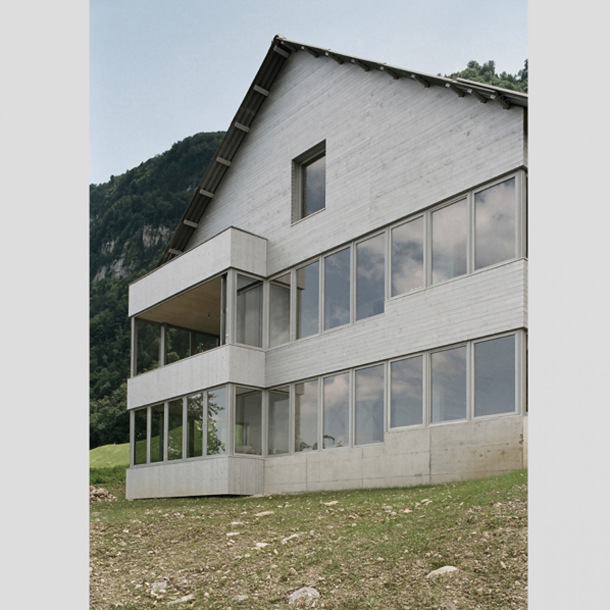 Wohnhaus Vorderberg, Kehrsiten; Architekt: Marco Merz, Basel; (zvg)