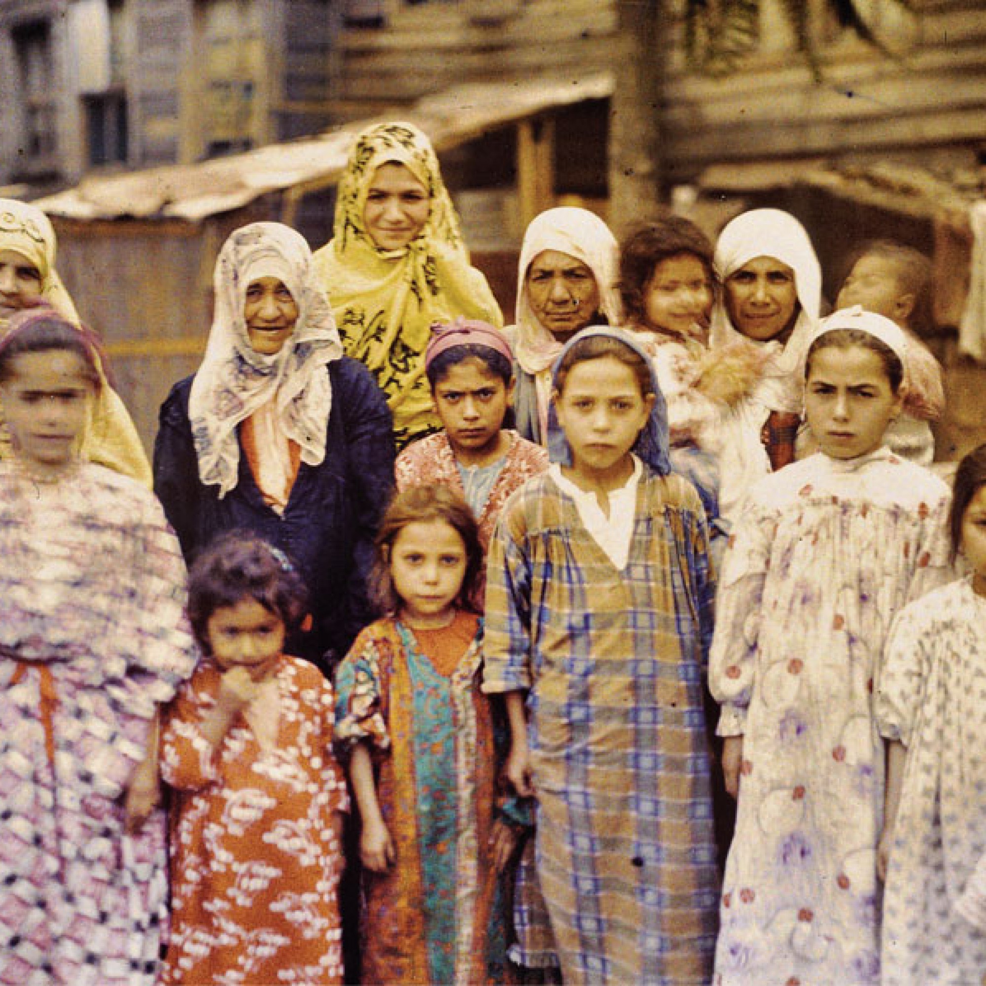 Stéphane Passet, Türkei, Istanbul, Gruppe armenischer Frauen und Mädchen Albert Kahn, September 1912.  (Musée Albert-Kahn, Département des Hauts-de-Seine)