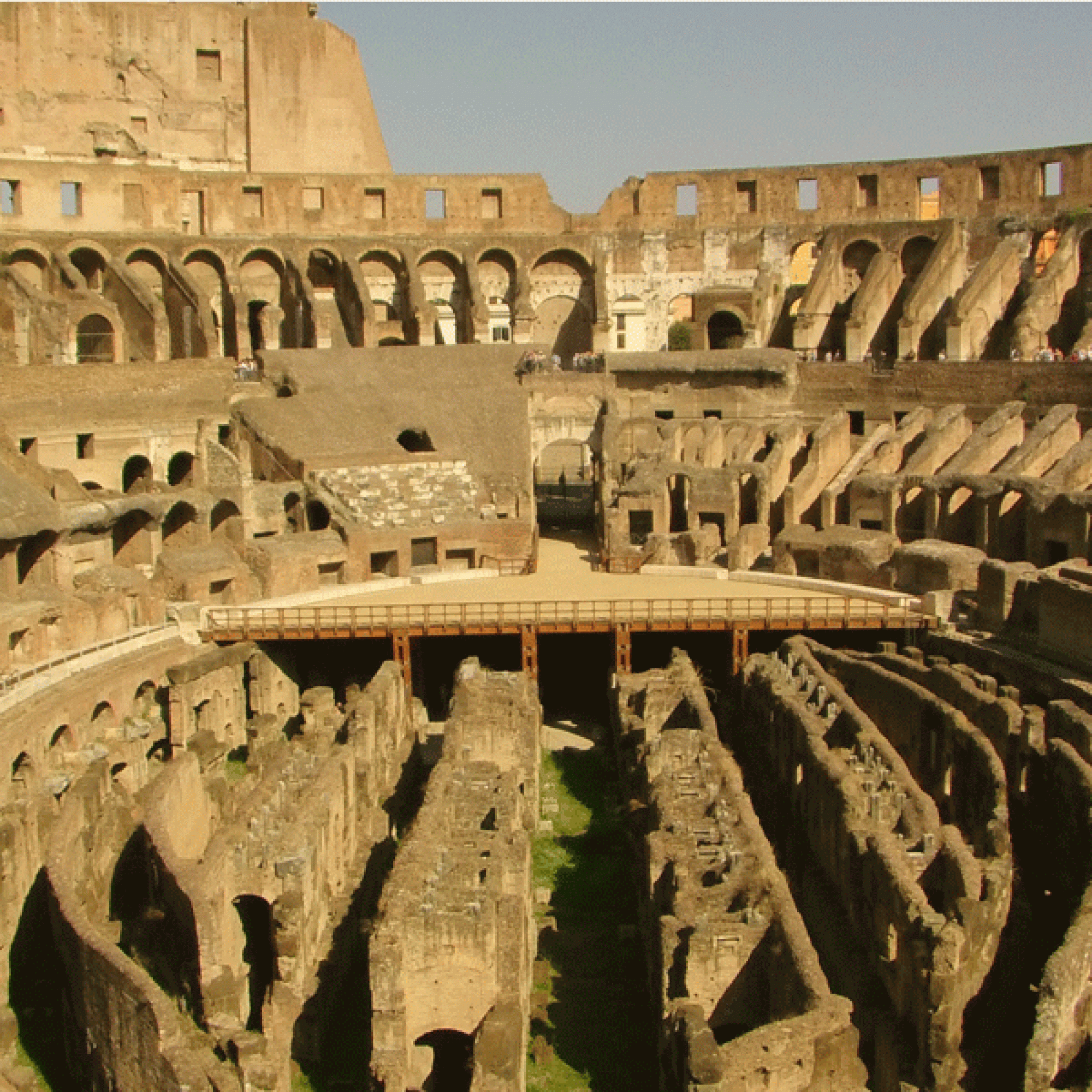 Das Kolosseum von innen (wikimedia.org, Willnkids52, CC)