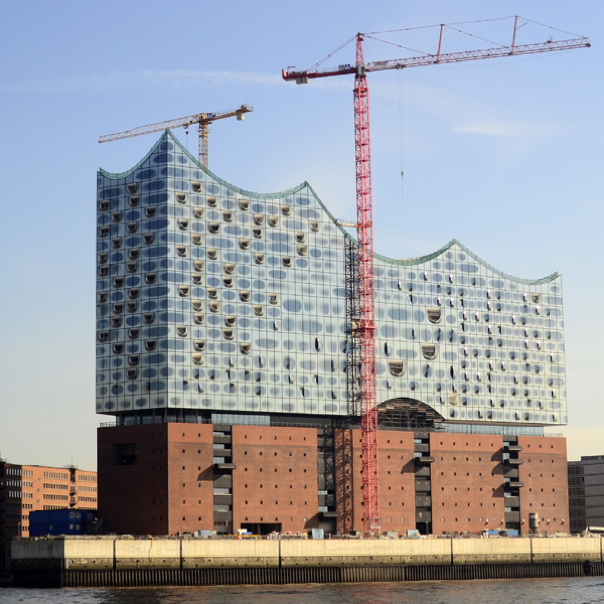 Die Hamburger Elbphilharmonie im März 2015 (wikimedia.org, Frank Schwichtenberg, CC)