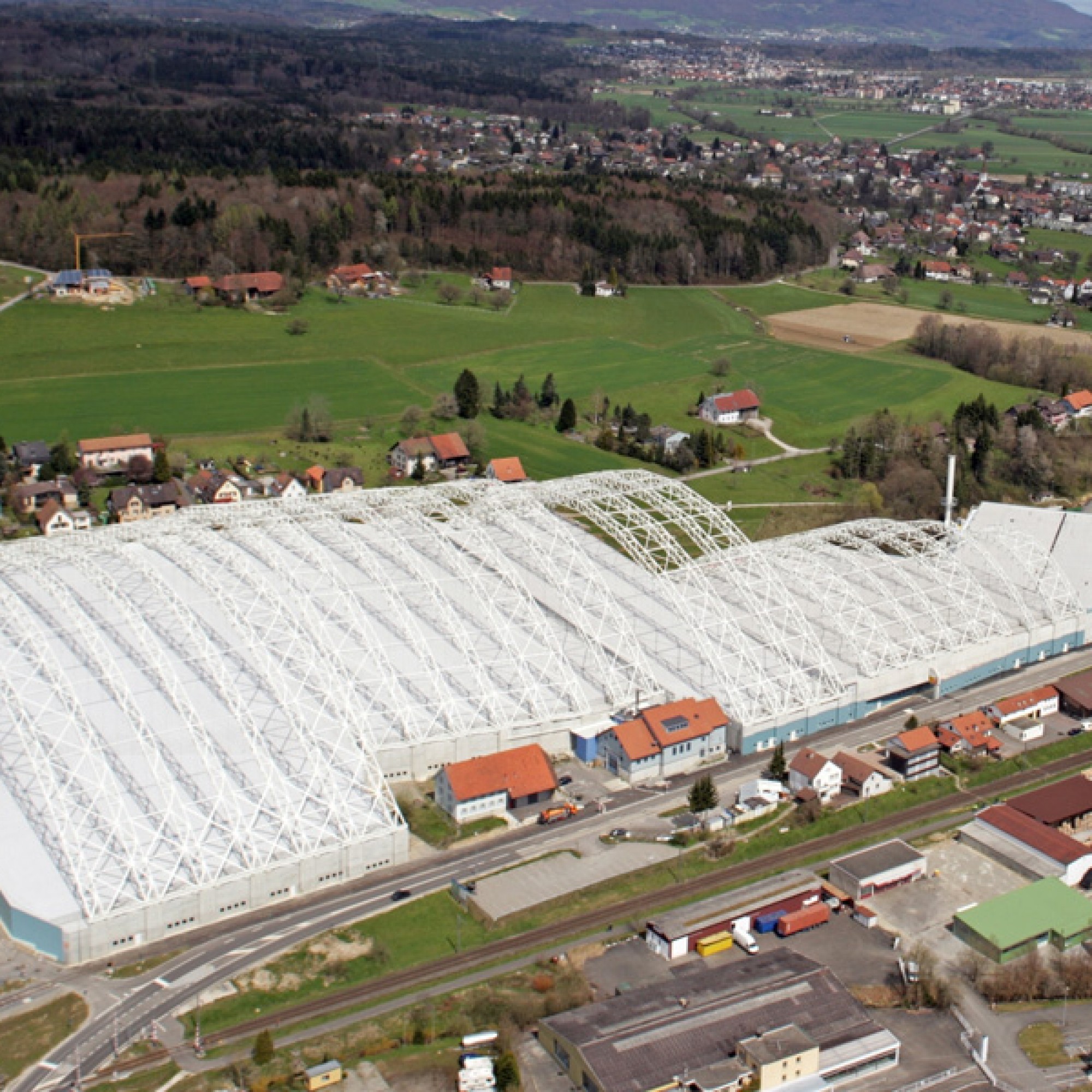 Die Hallen über der Sondermülldeponie Kölliken (SMDK)