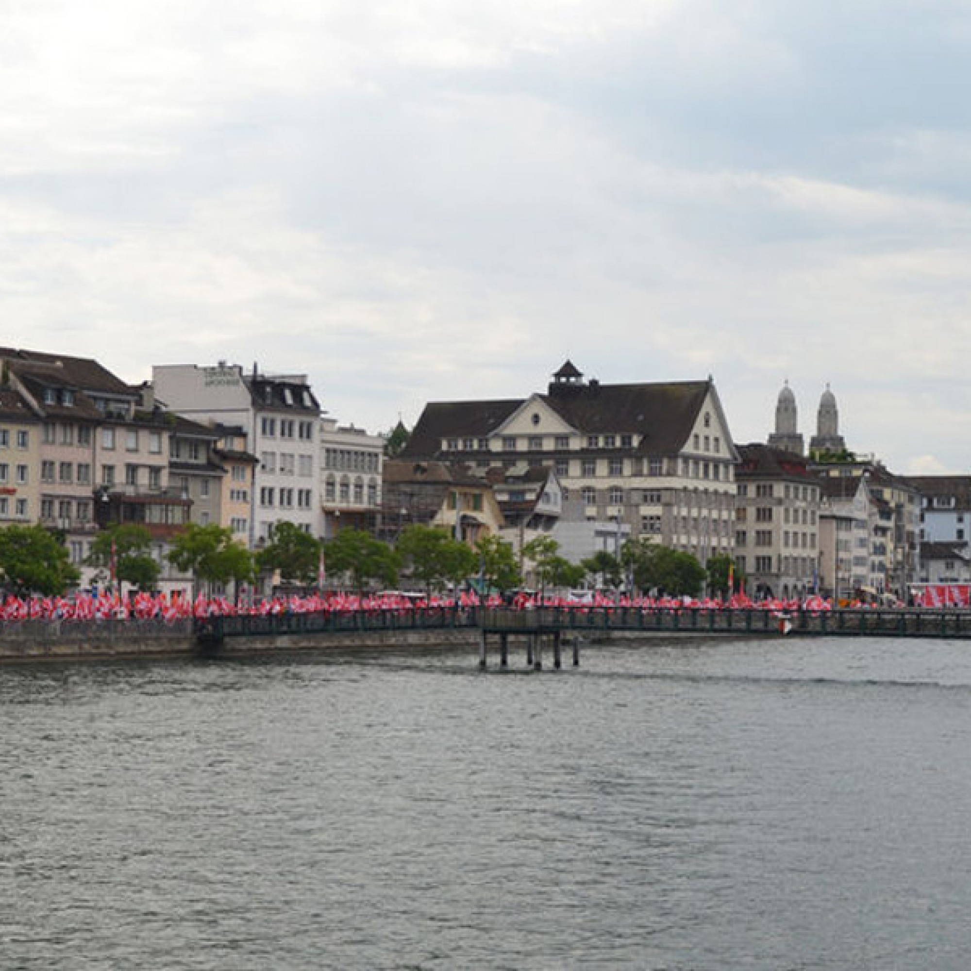 Bauarbeiter und Sympathisanten kamen aus der ganzen Schweiz nach Zürich (zvg)