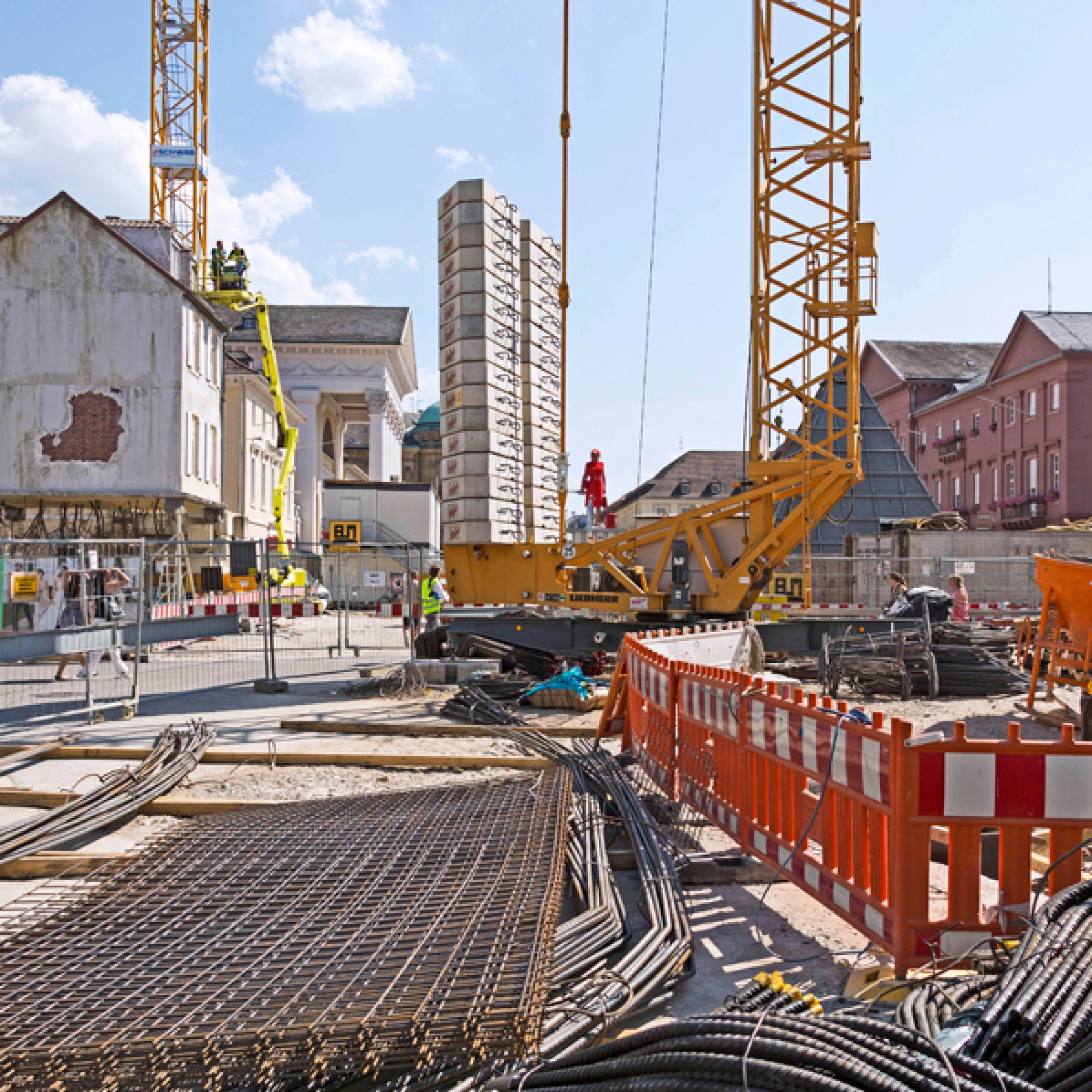 Auf den ertsen Blick eine gewöhnliche Baustelle...  (Studio Leandro Erlich / zvg ZKM Karlsruhe)