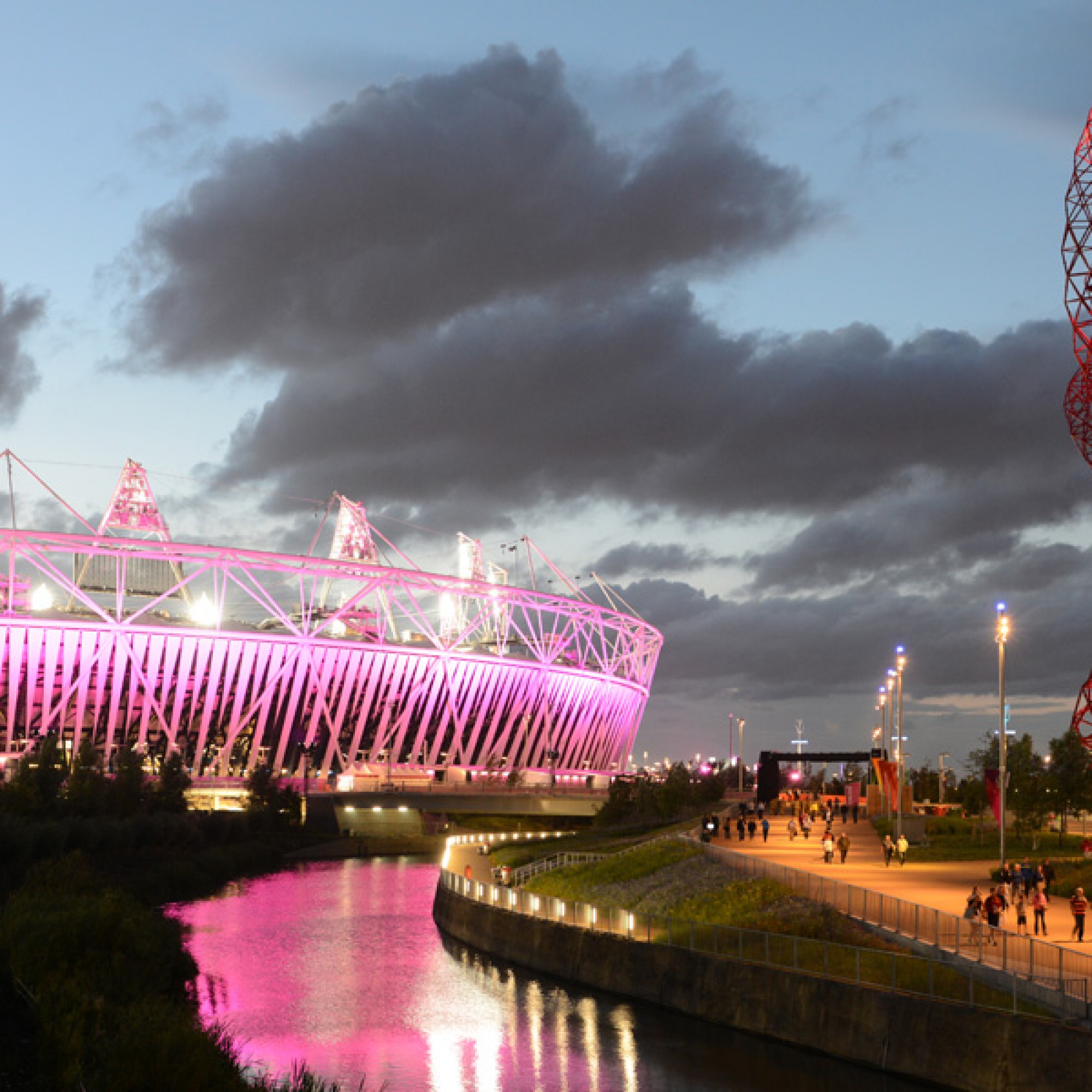 ArcelorMittal Orbit Tower ( Gerard McGovern, CC BY 2.0, wikimedia.org) 