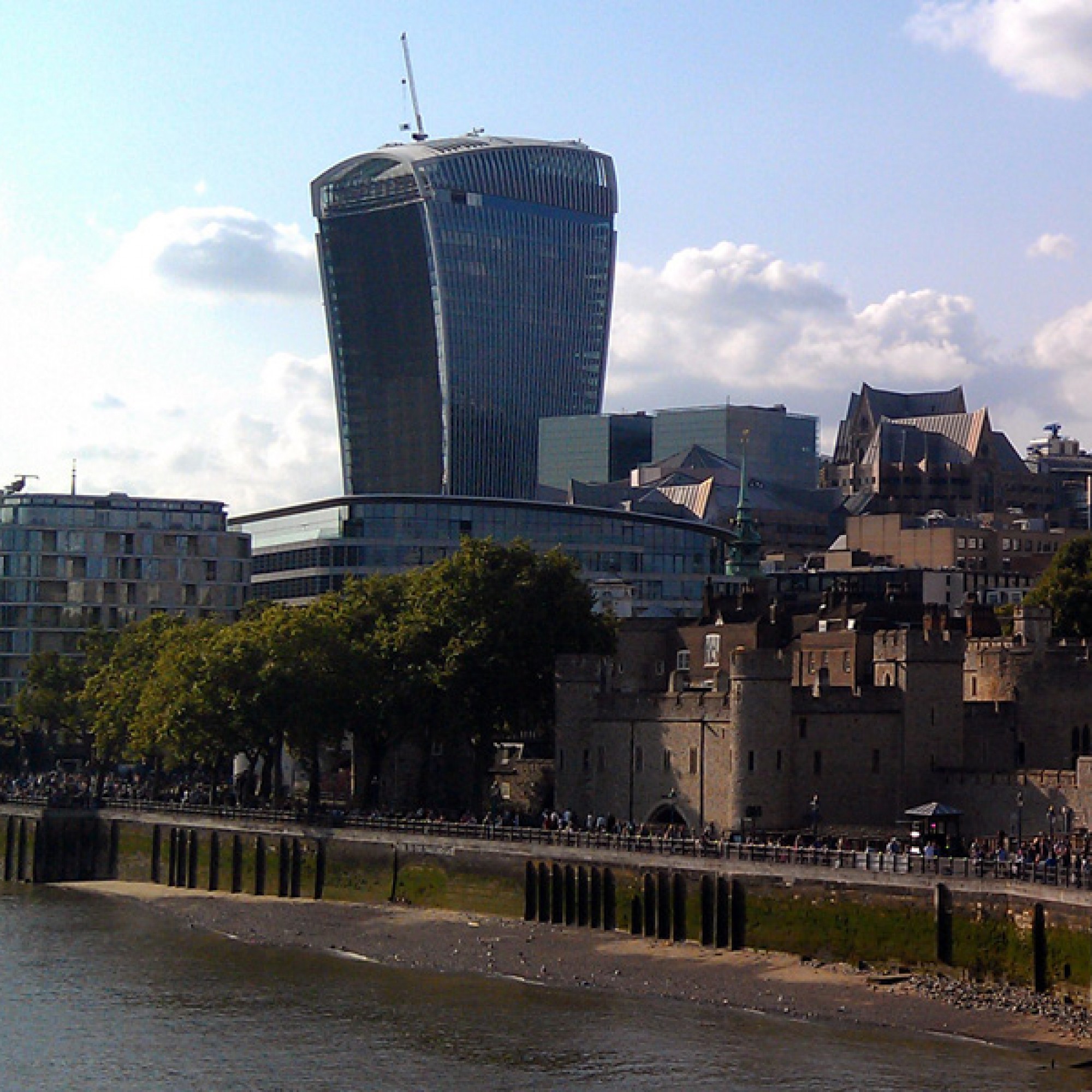 Das „Walkie-Talkie“ in London (Zorbedit, CC-BY-SA 4.0, wikimedia.org)