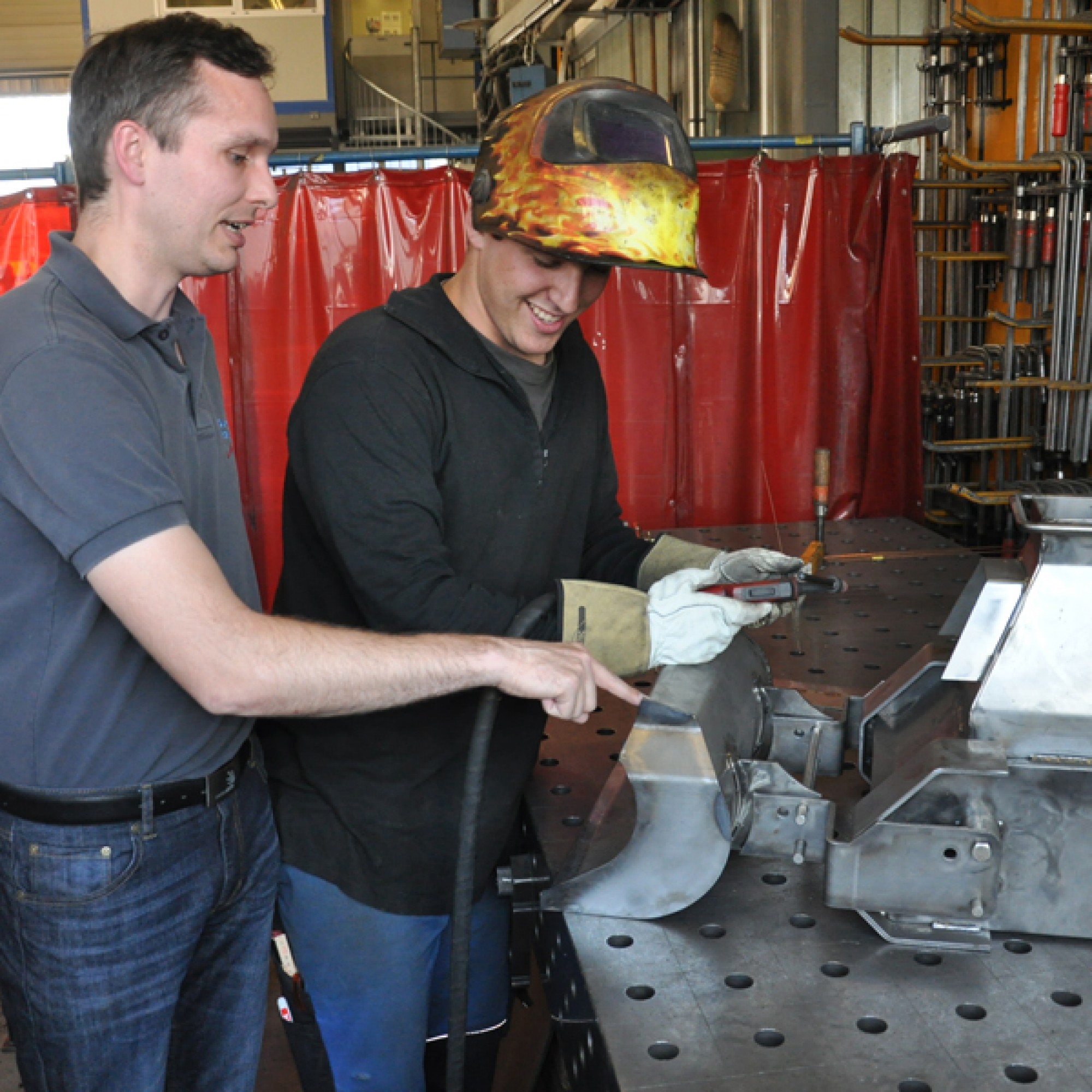 Bronzemedaillengewinner Andreas Neuenschwander während der Vorbereitungen mit seinem Ausbilder Roger Müller   (Foto: Frédéric Zwicker)