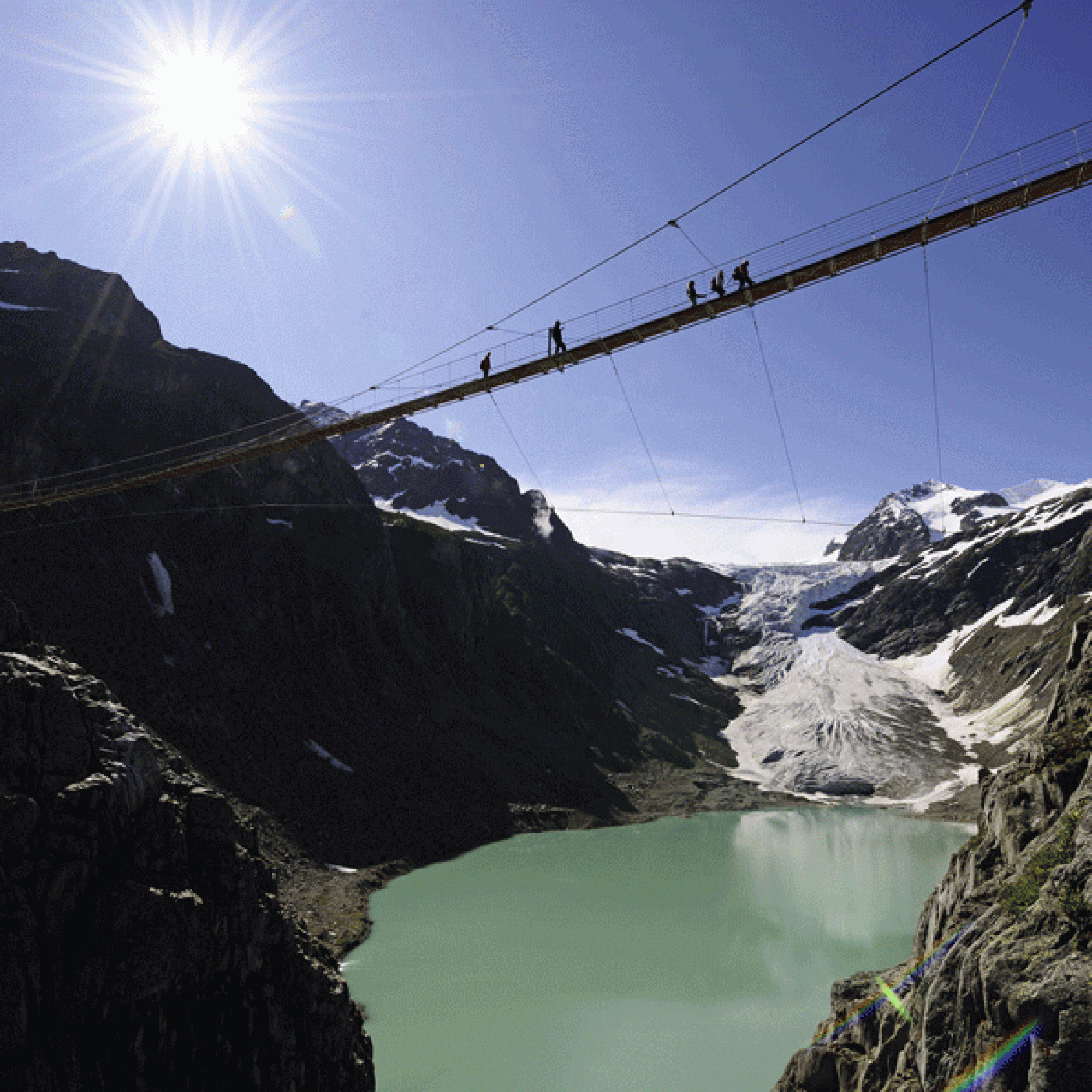 Triftbrücke: Spektakel nach nepalesischer Bauart (1/8) / Bild: KWO/Robert Bösch