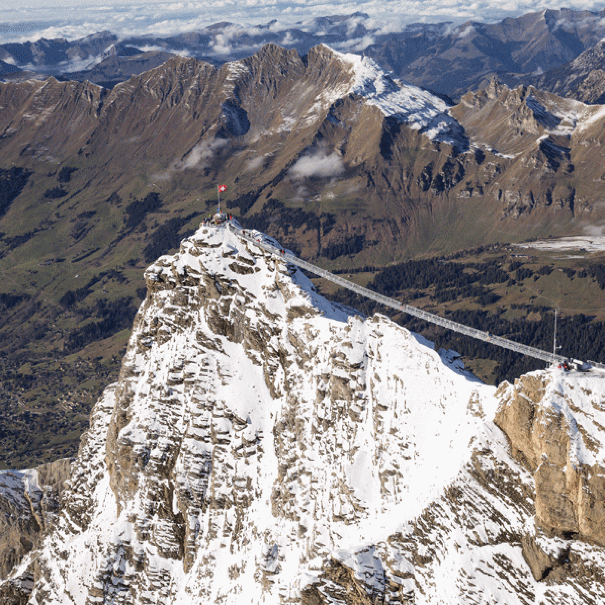 Peak Walk: Hängebrücke zwischen 2 Gipfeln (3/8) / Bild: Gstaad 3000 AG