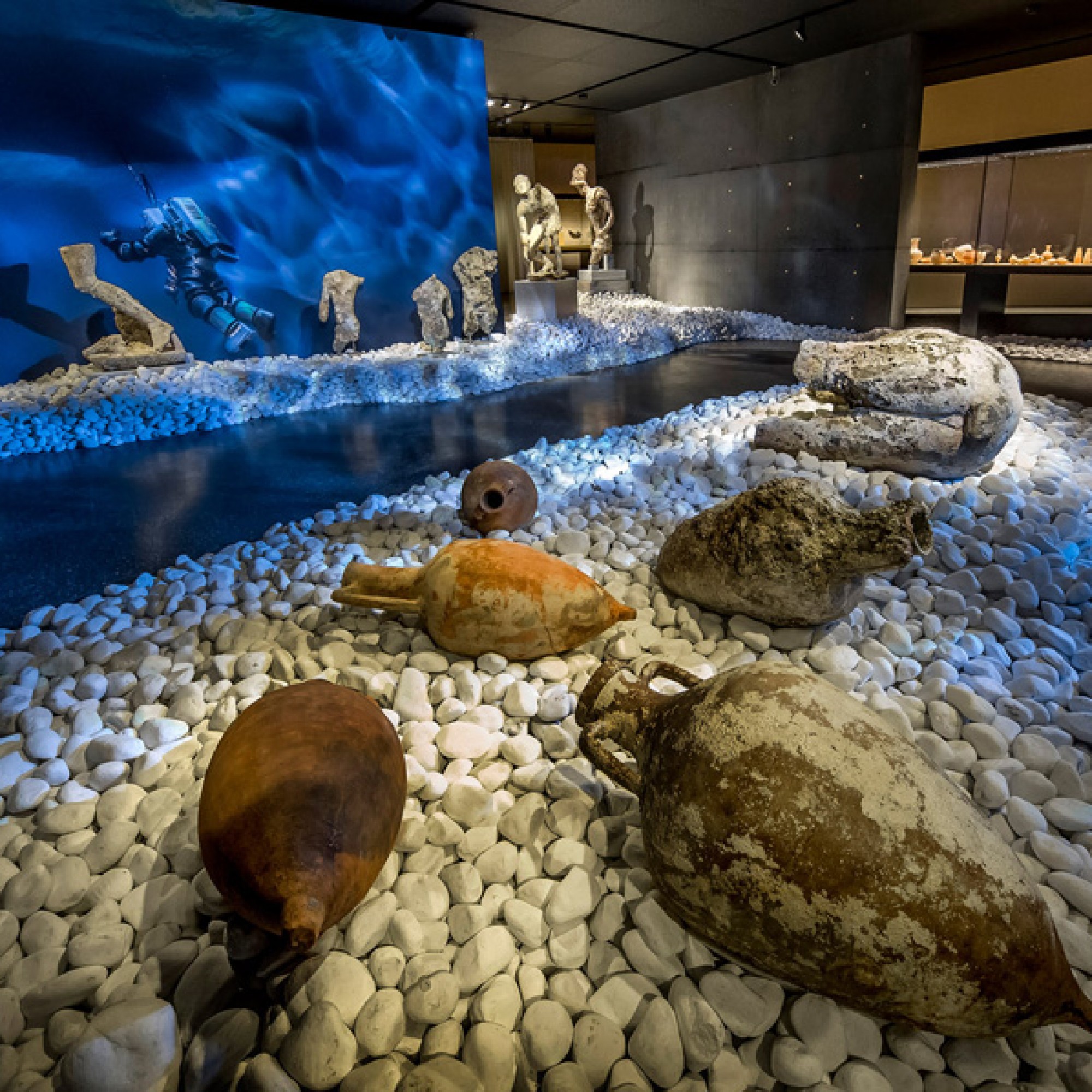 In seiner aktuellen Ausstellung lädt das Antikenmuseum Basel zu einem Tauchgang auf den Meeresgrund ein. (Antikenmuseum Basel)