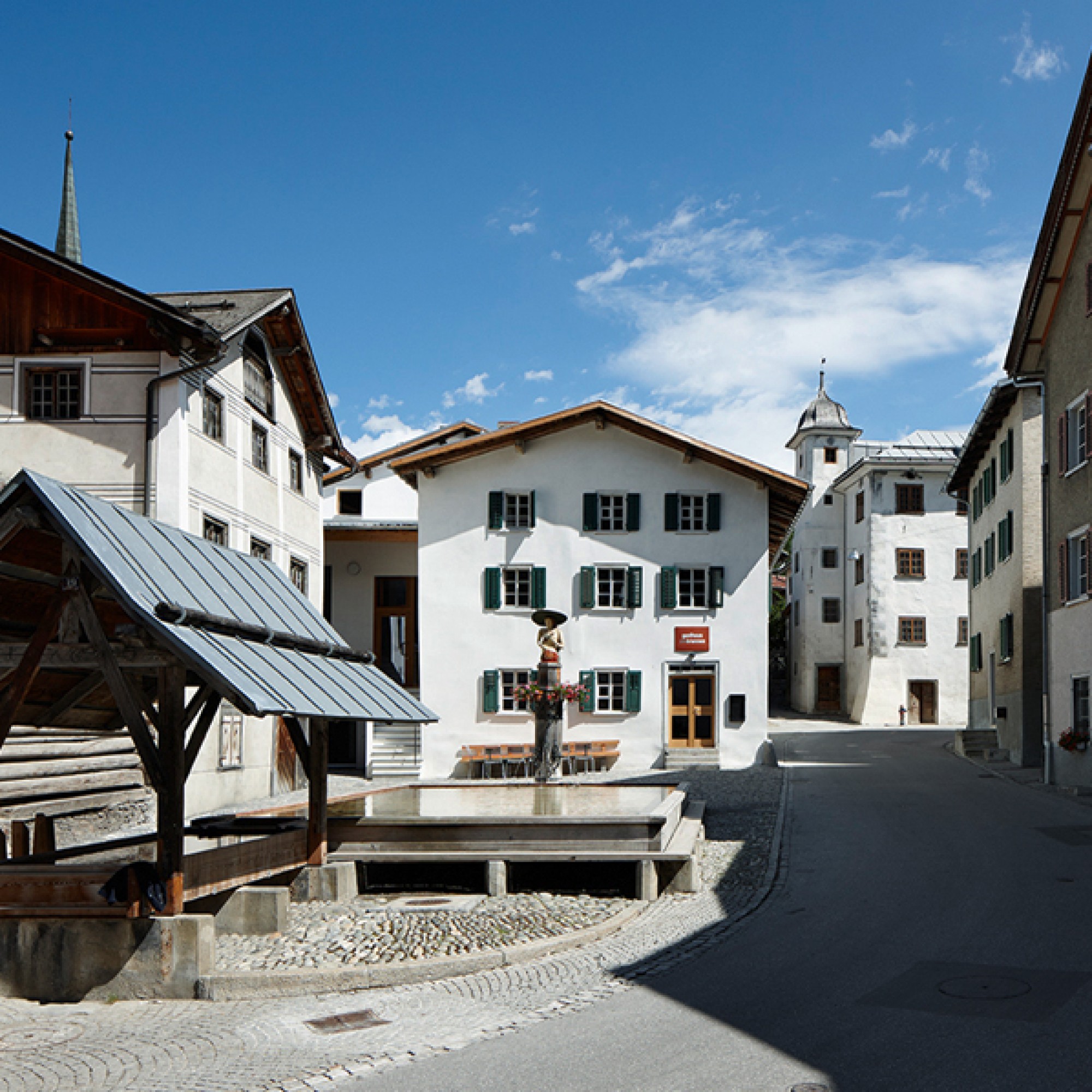 Gasthaus am Brunnen in Valendas. Architekt: Gion A. Caminada  (Foto: Gion A. Caminada)