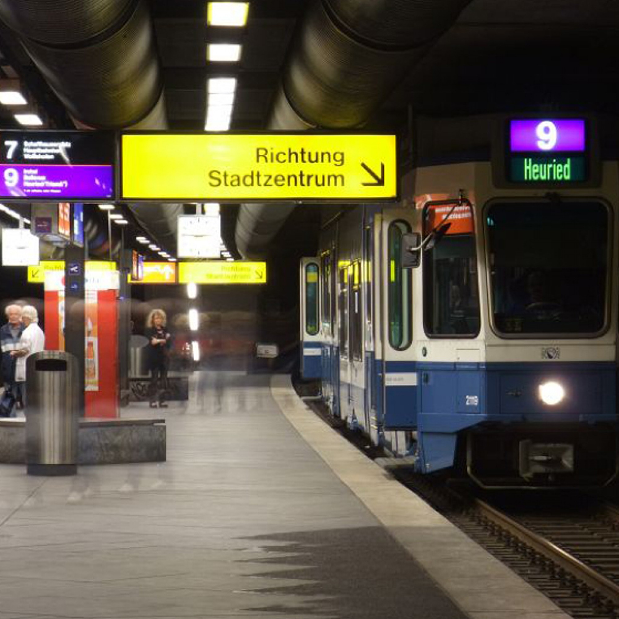 Die Station Tierspital im Milchbucktunnel erinnert an das gescheiterte Zürcher U-Bahn-Projekt von 1973. Nun möchten die Grünliberalen erneut eine Metro für Zürich prüfen. (Bild www.moebahn.de)