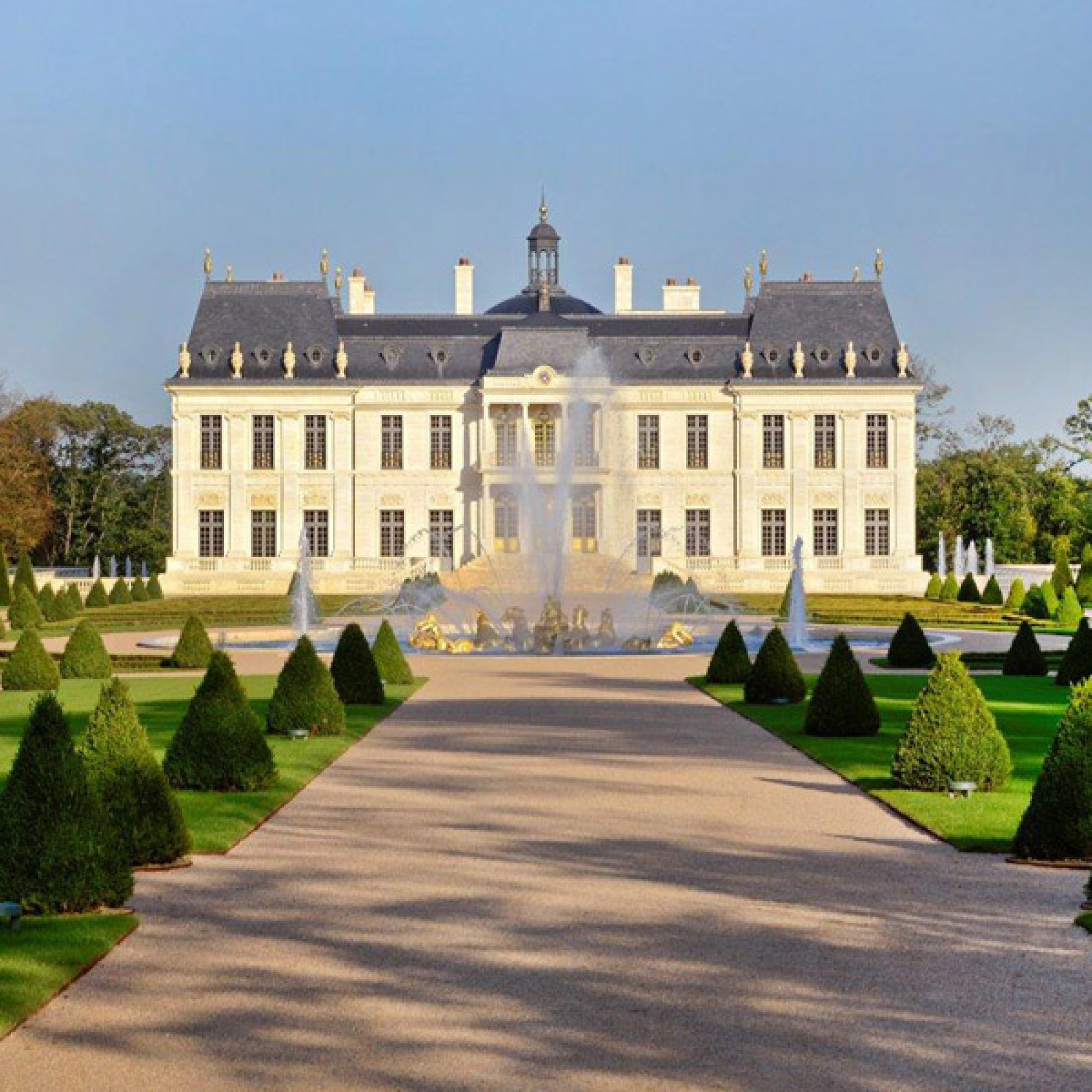 Château Louis XIV (Patrice Diaz, CC BY-SA 3.0, wikimedia.org)