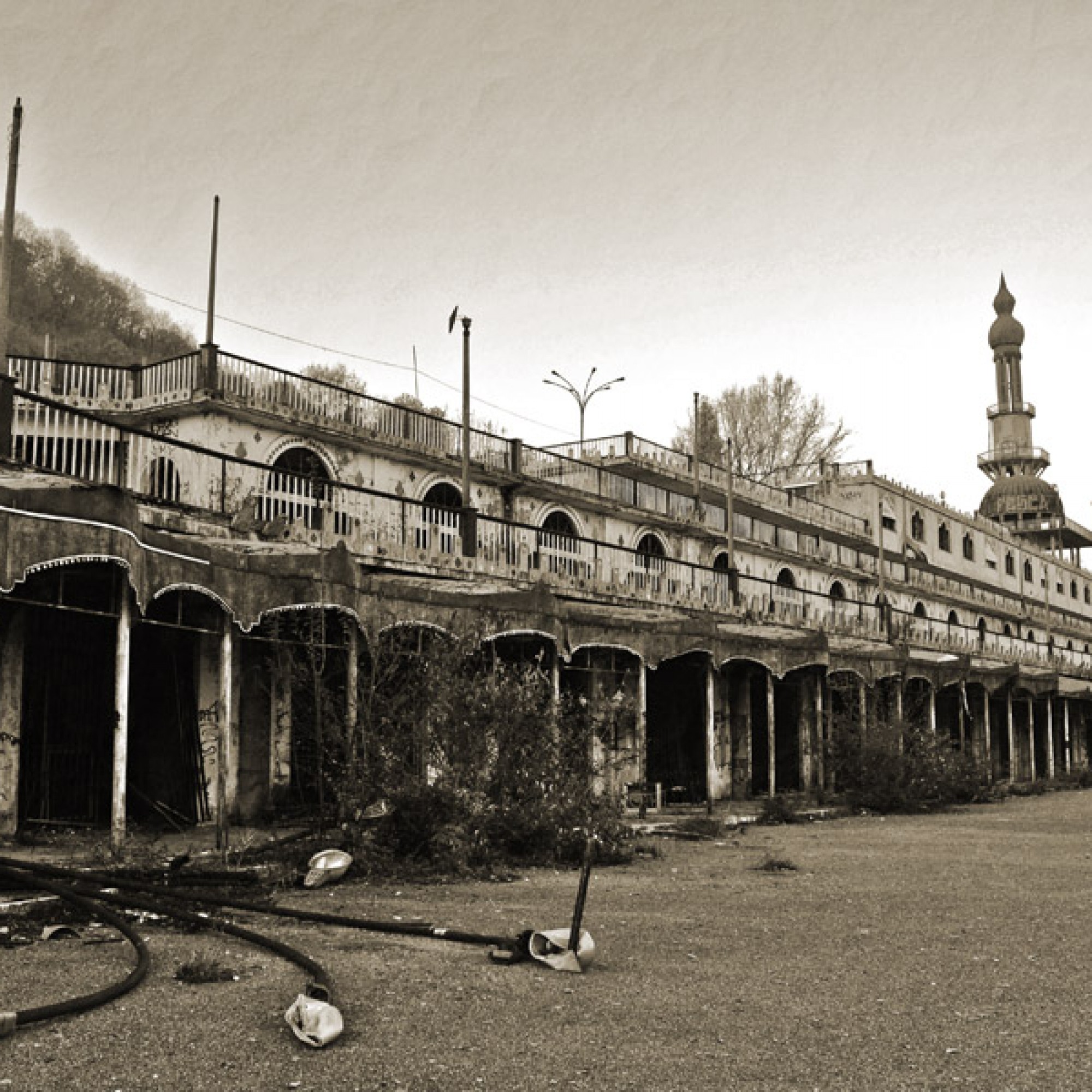 Consonno, Italiens Geisterstadt, die man kaufen kann (Alessandro Fazzini, CC BY-SA 3.0 über Wikimedia Commons)