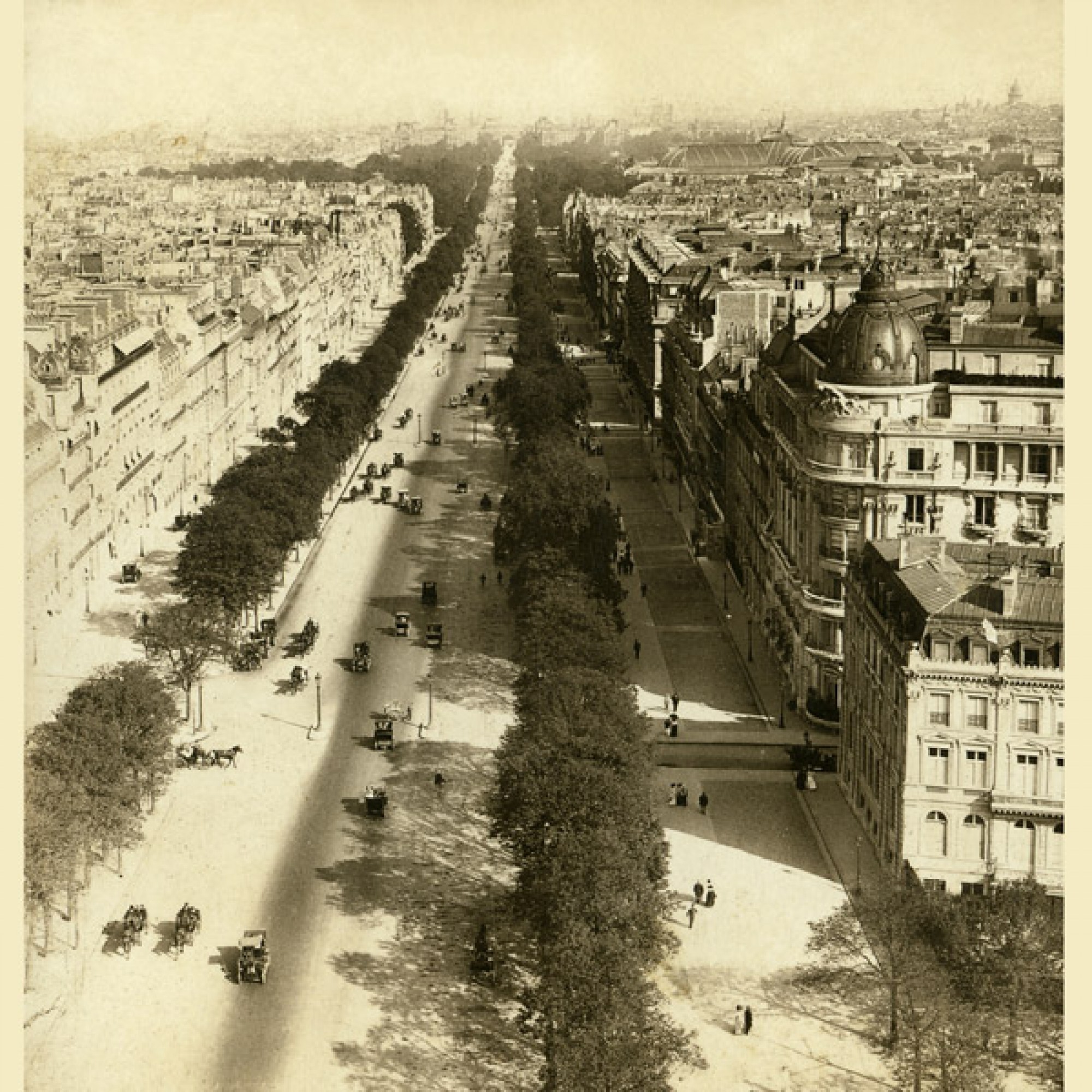 Paris, Champs Elysées (die echte) etwa im Jahr 1912  (gemeinfrei)