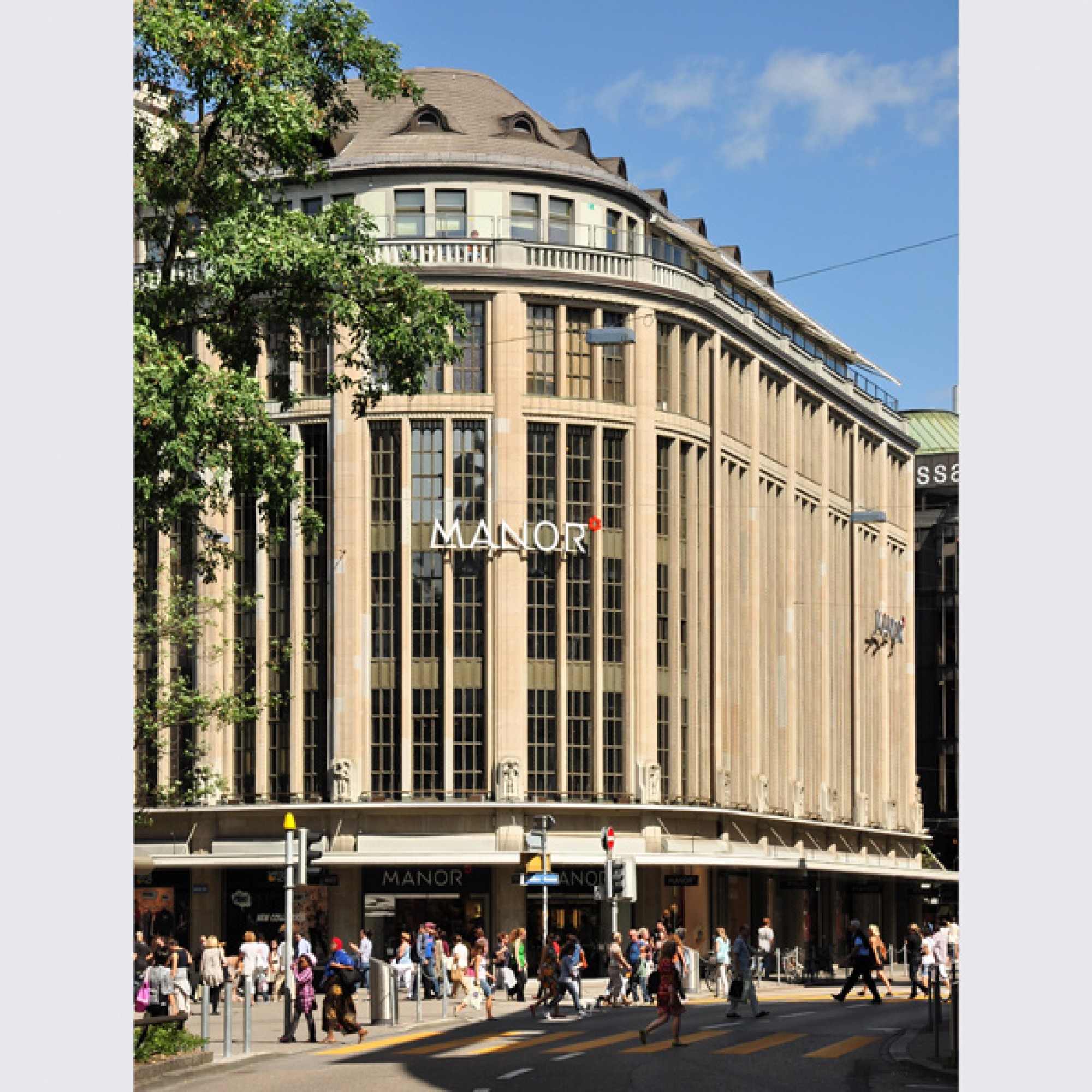 Eines Institution an Zürichs Bahnhofstrasse: das Manor-Warenhaus. (Roland zh, CC BY-SA 3.0, Wikimedia Commons)
