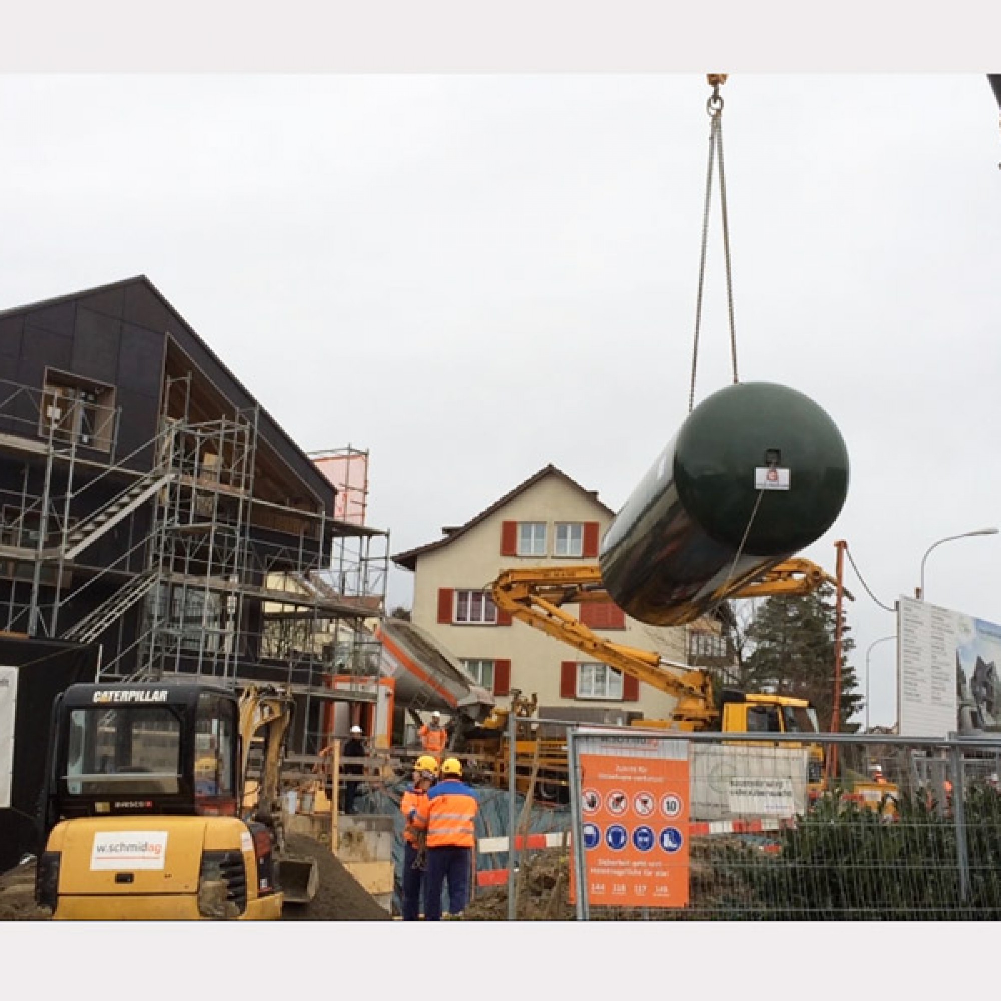 Die Wasserstofftanks werden angeliefert (Bilder zvg)