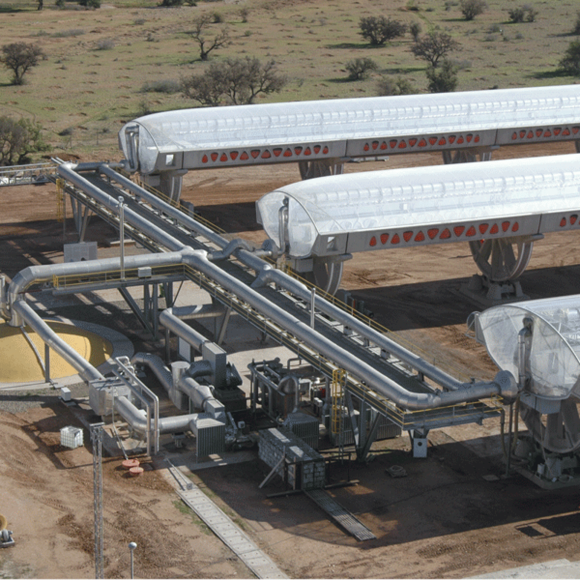 Die drei Kollektoren des Kraftwerks von Ait Baha sind 200 Meter lang und über 10 Meter hoch.  (Foto: Airlight Energy)
