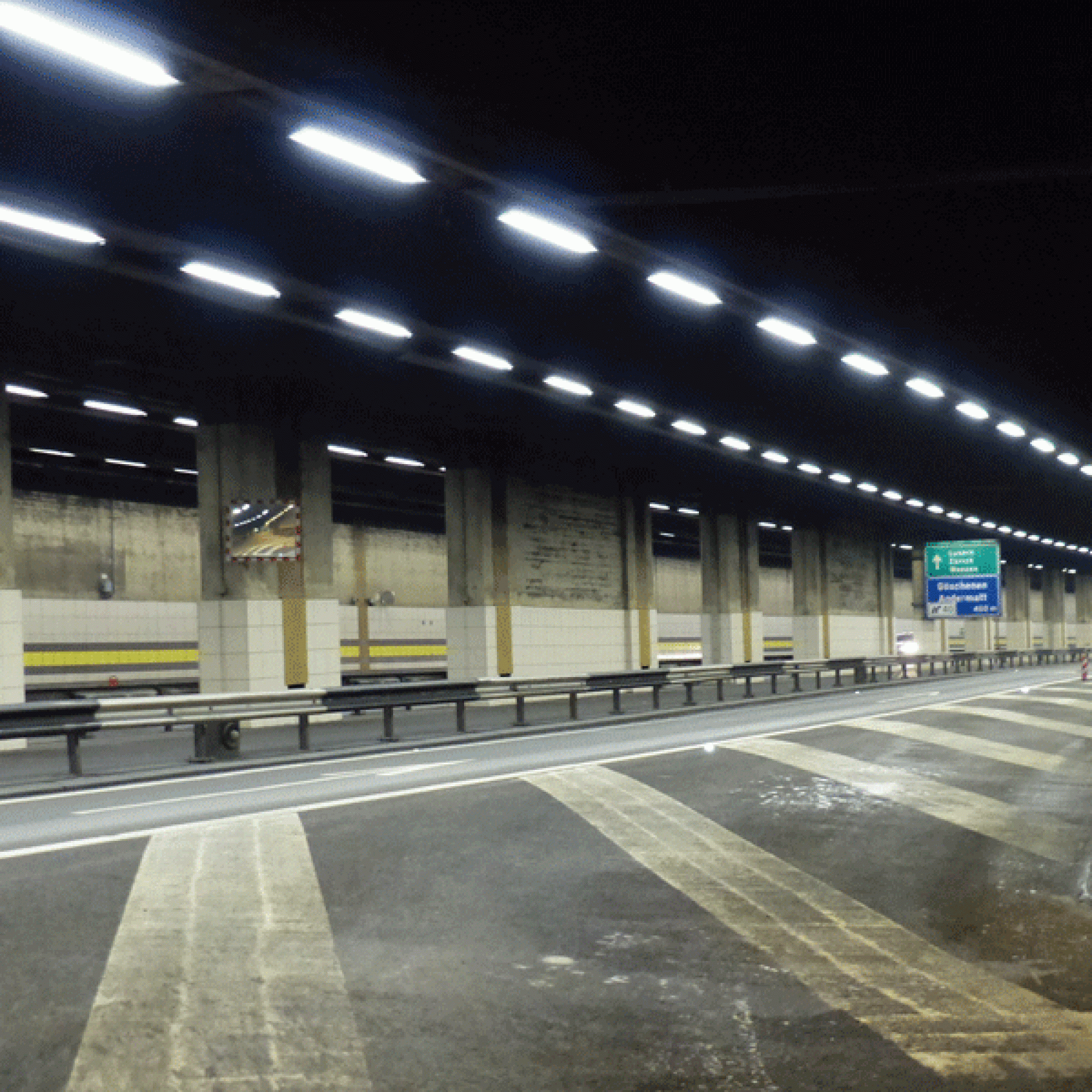 Kurz vor der Tunnelausfahrt Richtung Norden in Göschenen zweigt der Wartungsstollen ab. (Foto: Claudia Bertoldi)