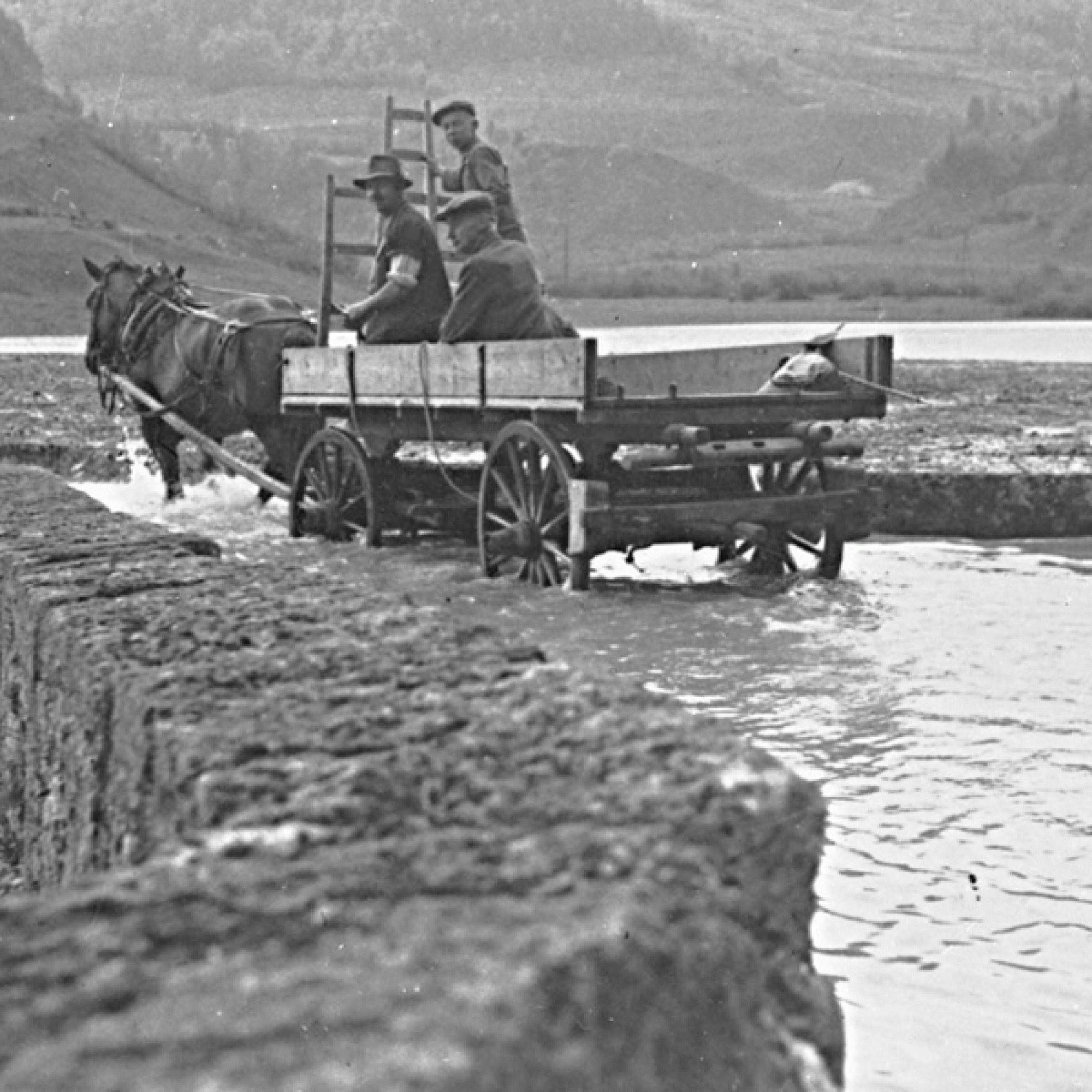 Die Brücke von Thusy im Kanton Freiburg während der Überflutung (© Musée gruérien Bulle)