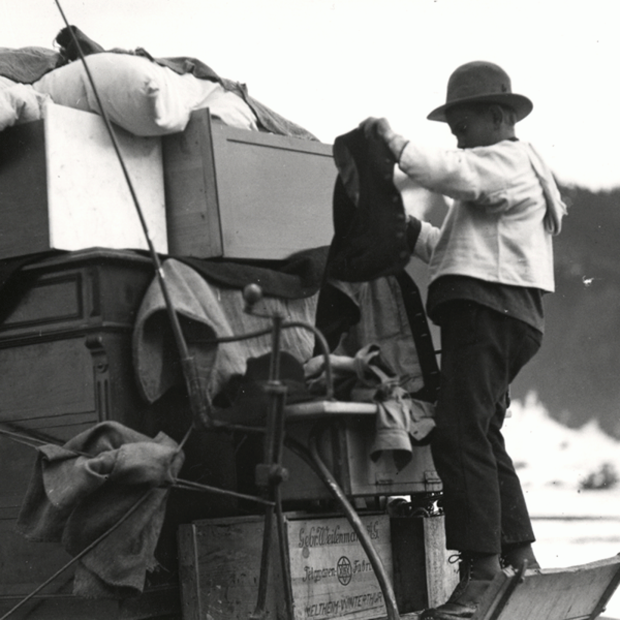 Umsiedlung von Bauern am Sihlsee, 1932/33. (© Hans Staub / Fotostiftung Schweiz)