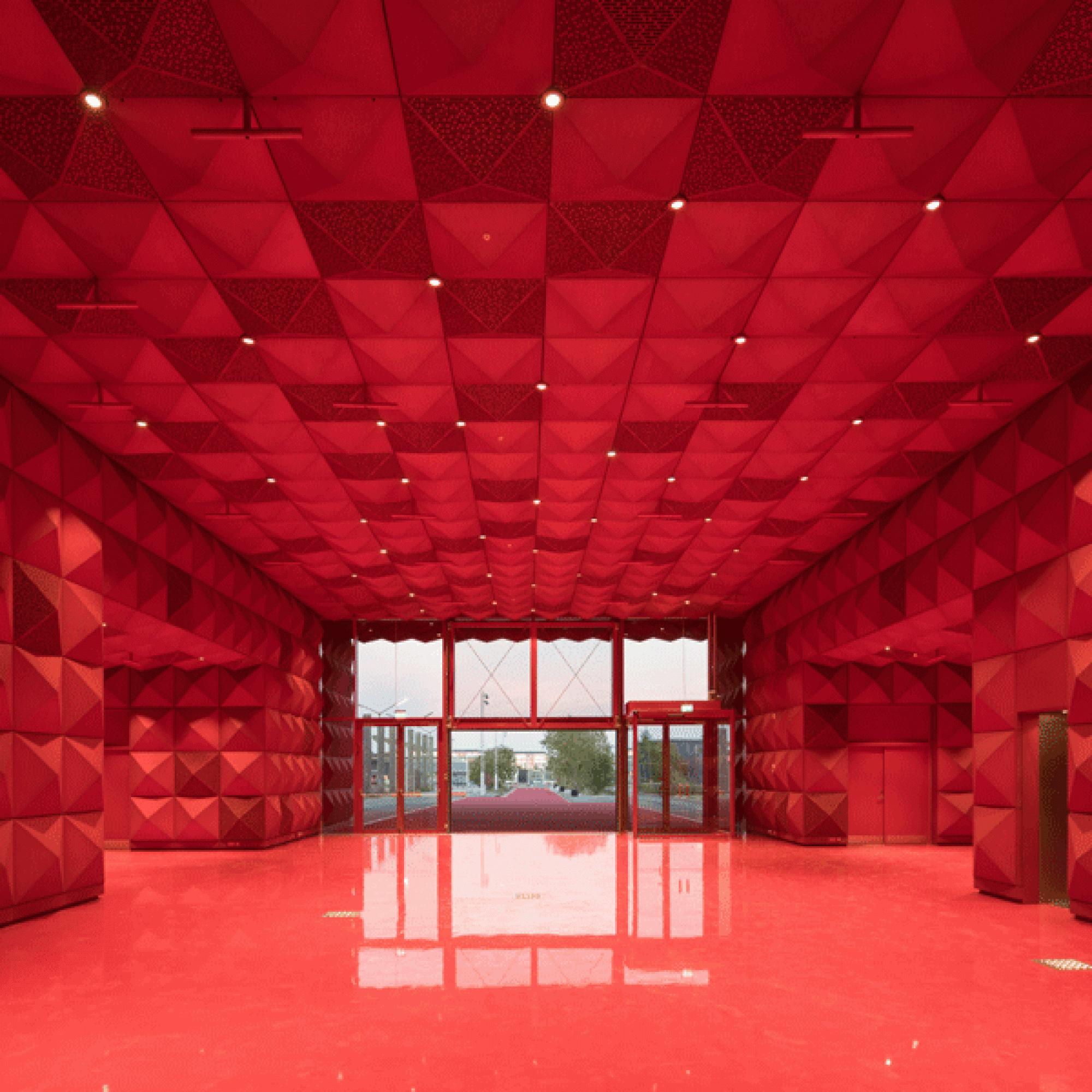 Das Innere soll an einen rot ausgeschlagenenen Gitarrenkasten erinnern. (Ossip van Duivenbode, MVRDV)