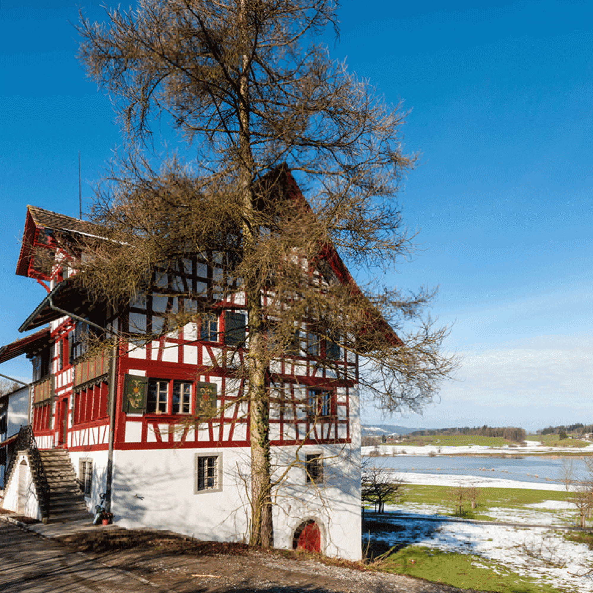 Idyllische Lage mit Sicht auf den Lützelsee. (zvg)