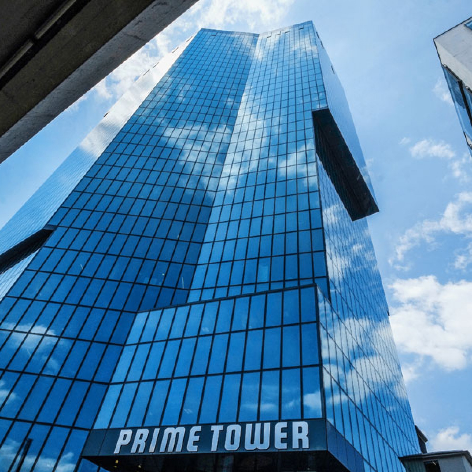 Der Prime Tower in Zürich ragt 126 Meter in den Himmel (Urs Rüttimann)
