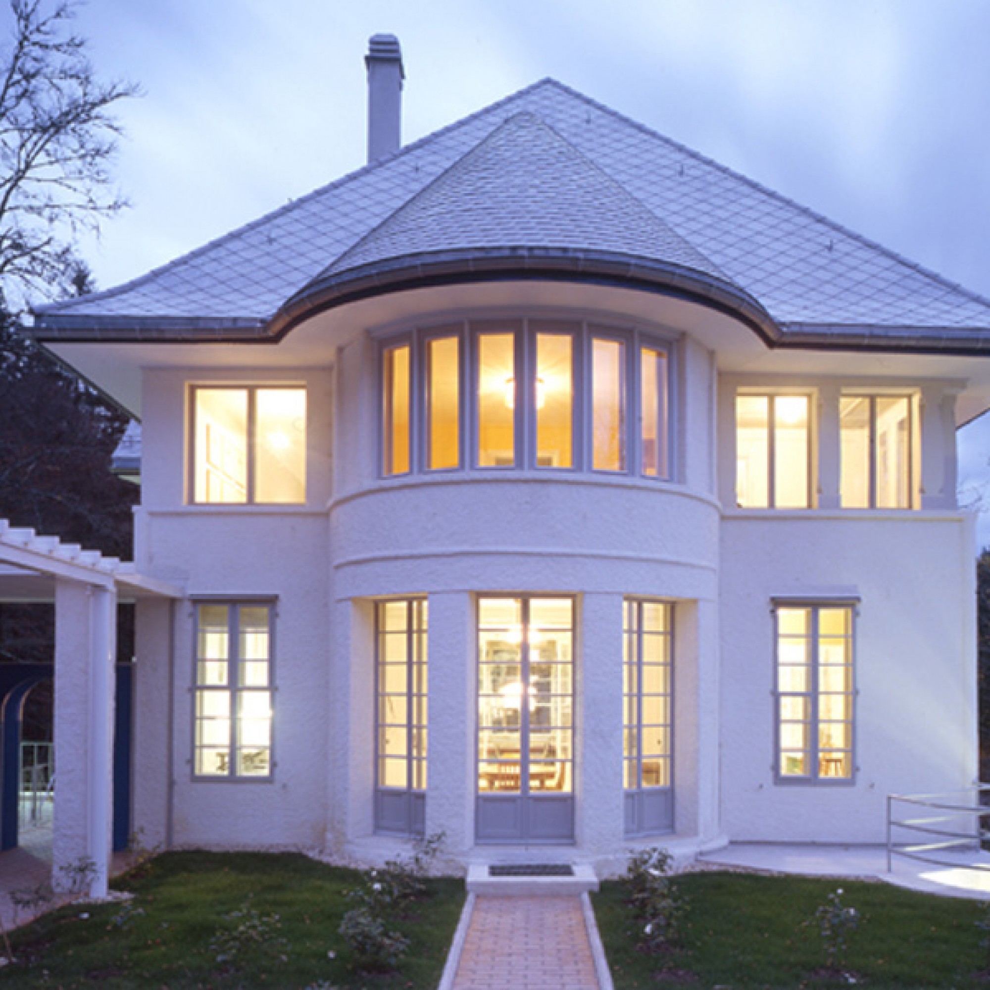 Nicht mehr auf der Liste: la Maison Blanche in La Chaux-de-Fonds.… (Eveline Perroud, photographie Eveline Perroud, commons.wikimedia.org)