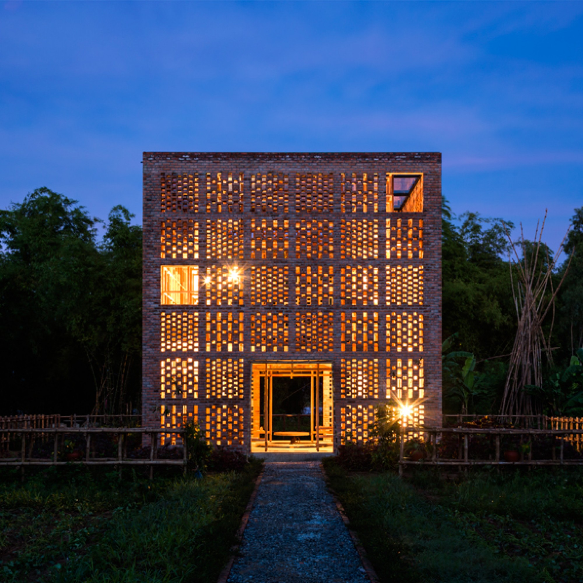 Auch nachts ist der Pavillon ein faszinierender Anblick. (Hiroyuki Oki/zvg) 